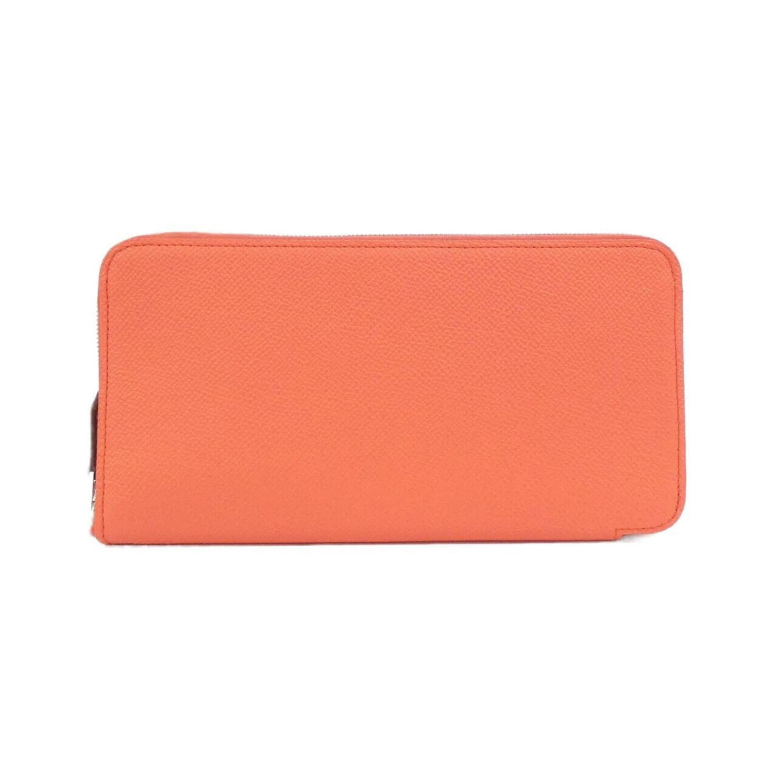 Hermes Long Wallet (Bi-Fold) Epsom Leather Silk: Hermes Long Wallet (Bi-Fold) Epsom Leather Silk Epsom leather and silk come together in the iconic Hermes bi-fold wallet, crafted with precision to deliver a sleek and sophisticated look. Measuring 10