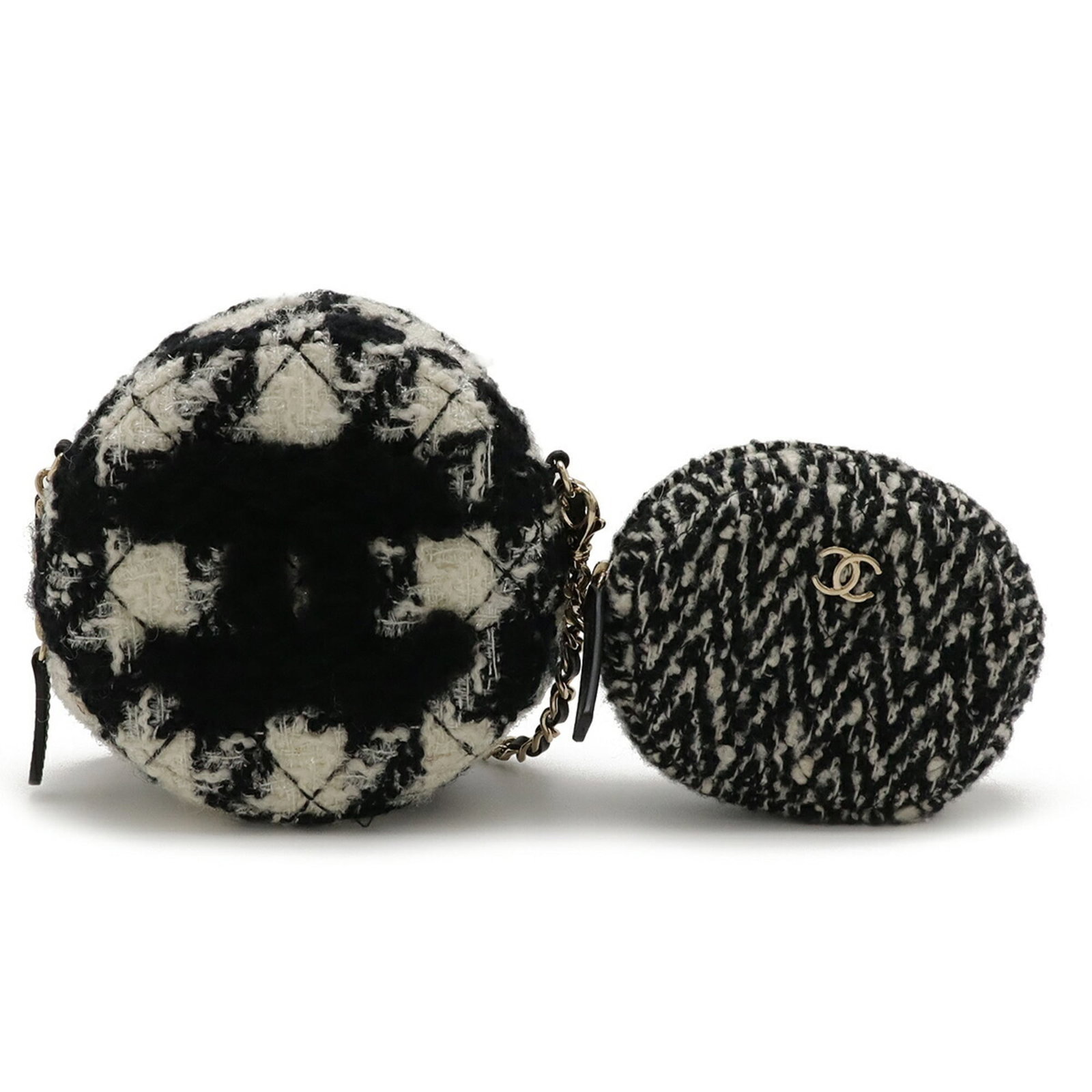 Chanel Tweed Pouch Pochette: Chanel Tweed Pouch Pochette Black and Ivory Tweed Pochette from Chanel, featuring a classic design with a durable tweed material. This stylish pouch measures 12.5cm x 12.5cm x 6cm and comes with a
