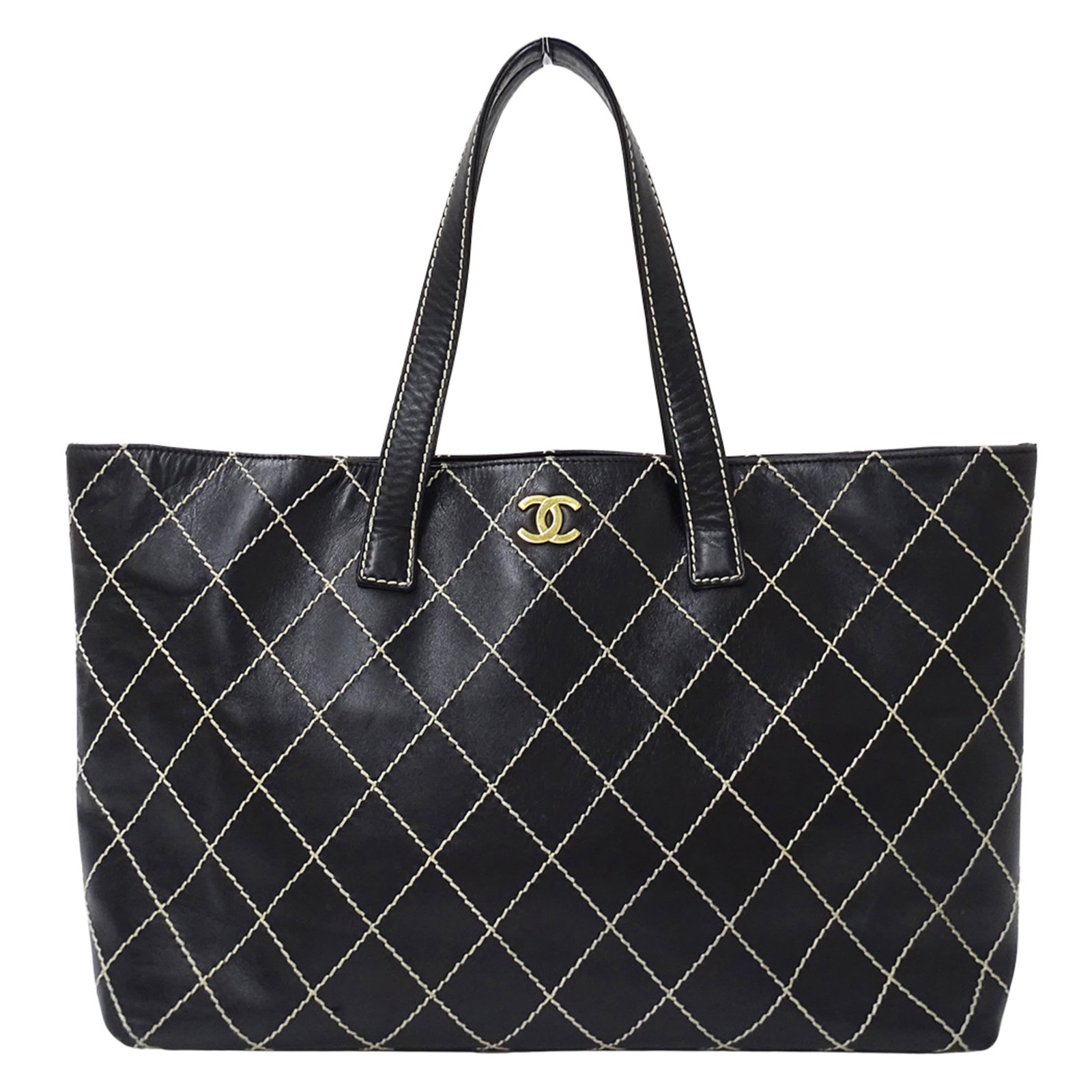 Handbag tote leather bag Chanel: Handbag tote leather bag Chanel This black leather tote bag from Chanel features gold hardware and measures 27.5cm x 39cm x 11cm, making it a stylish and practical accessory for everyday use. With its