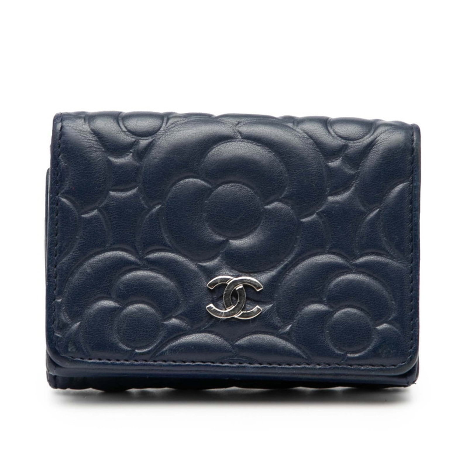 Chanel Wallet (Tri-Fold) Leather: Chanel Wallet (Tri-Fold) Leather Navy leather tri-fold wallet from Chanel, measuring 8cm x 10.5cm x 3cm. This classic design features a timeless combination of style and functionality. The simple,