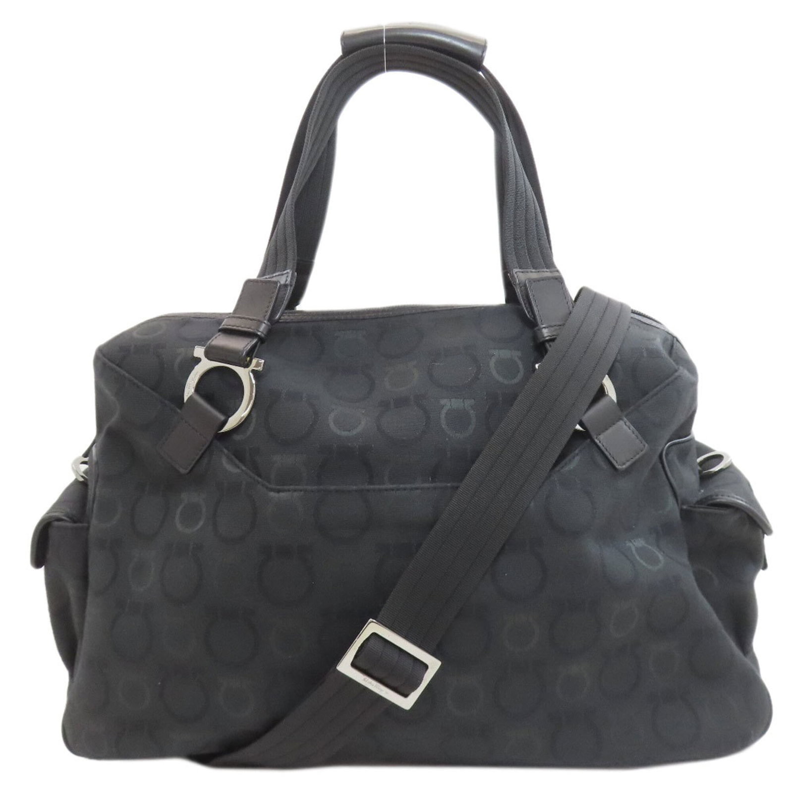 Boston Bag Salvatore Ferragamo: Boston Bag Salvatore Ferragamo Boston Bag Salvatore Ferragamo - A timeless canvas tote in sleek black, measuring 30cm x 42cm x 19cm. The classic design and simple silhouette make it a versatile