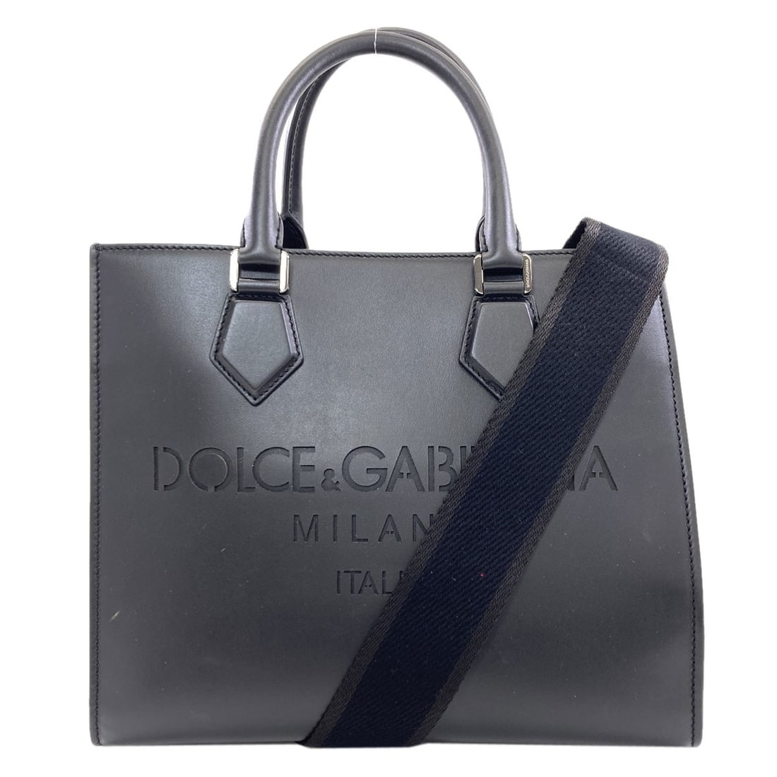 D&G 2Way Handbag Calf: D&G 2Way Handbag Calf D&G 2Way Handbag Calf - A sleek and sophisticated black calf leather handbag with clean lines and a modern design. The exterior features a classic 2-way closure, adding an extra 