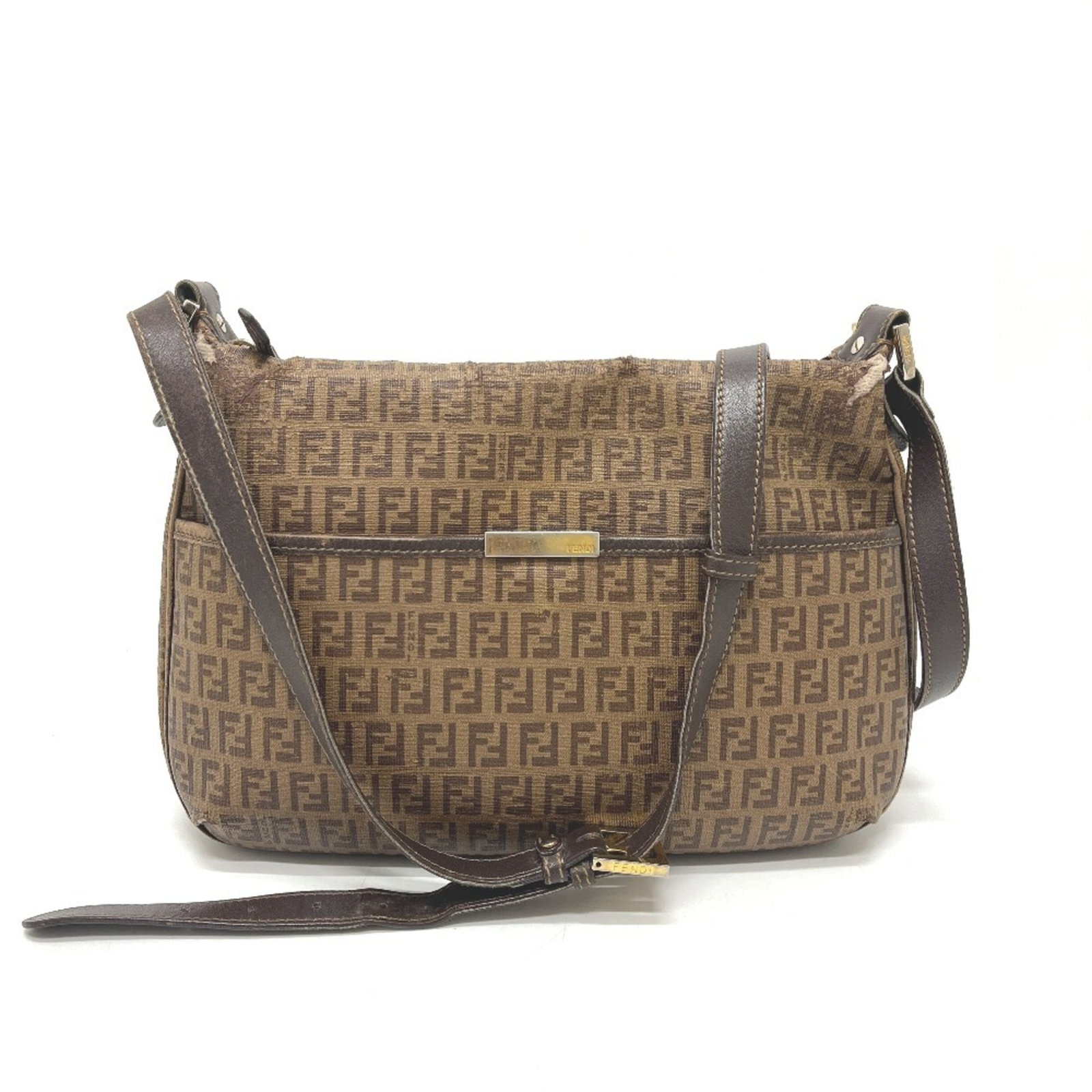 Pvc Pochette Bag Shoulder Fendi: Pvc Pochette Bag Shoulder Fendi Made from high-quality PVC, this Fendi Country Pochette Bag features a sleek and sophisticated design. Measuring 21cm x 31cm x 4cm, it offers the perfect size for