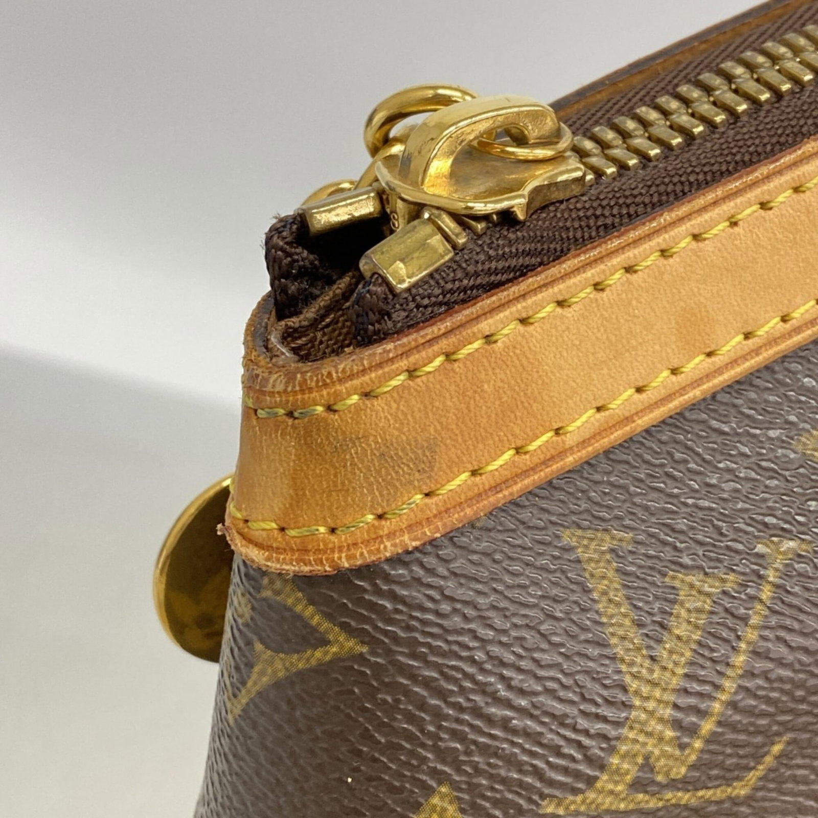 Louis Vuitton Handbag - 7