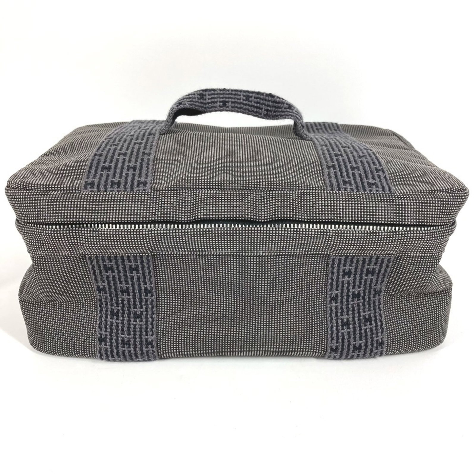 Hermes Handbag Pouch Vanity Bag Canvas: Hermes Handbag Pouch Vanity Bag Canvas Canvas Hermes Handbag Pouch Vanity Bag Gray. This canvas pouch features the iconic style of Hermes, with its gray color and compact size making it a versatile ac