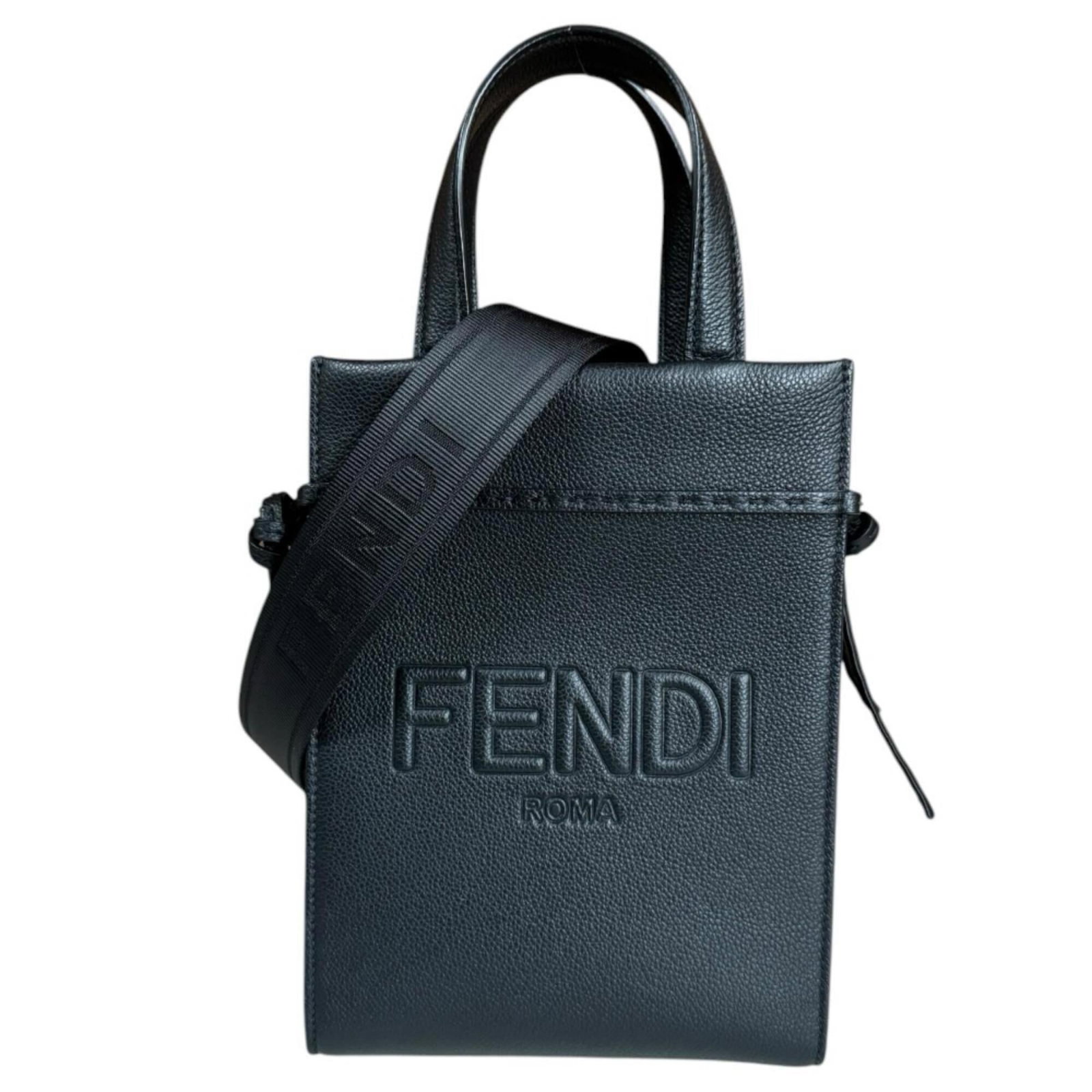 Handbag Leather Shoulder Bag Fendi: Handbag Leather Shoulder Bag Fendi The Fendi leather shoulder bag boasts classic Italian style with its sleek black design and premium leather material. Measuring 24.5cm x 18cm x 8.5cm, it offers a sp