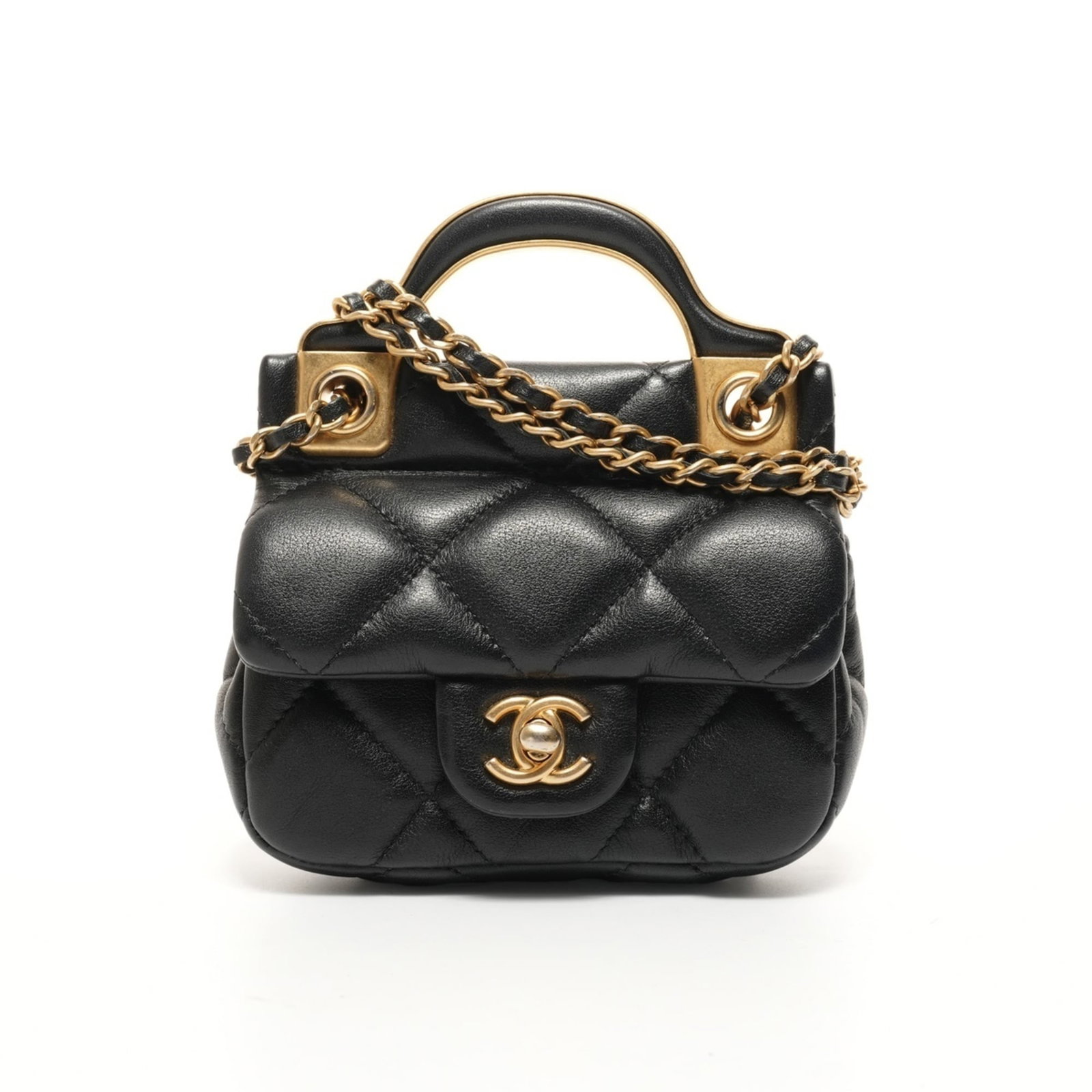 Chanel Chain/ Shoulder Wallet: Chanel Chain/ Shoulder Wallet Chain/Shoulder wallet in black with a clear strap, measuring 9.5cm x 11cm x 3cm, featuring a chain length of 1.14m. This Matelasse design showcases a sleek and modern aes