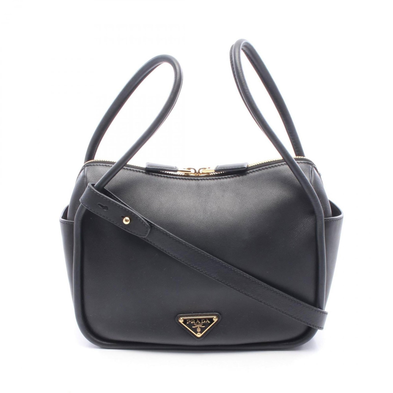 Shoulder Bag Prada Leather Handbag: Shoulder Bag Prada Leather Handbag This Prada leather shoulder bag boasts sleek, all-black design with precise measurements and premium leather material. Featuring a compact size at 19cm x 26cm x 12cm
