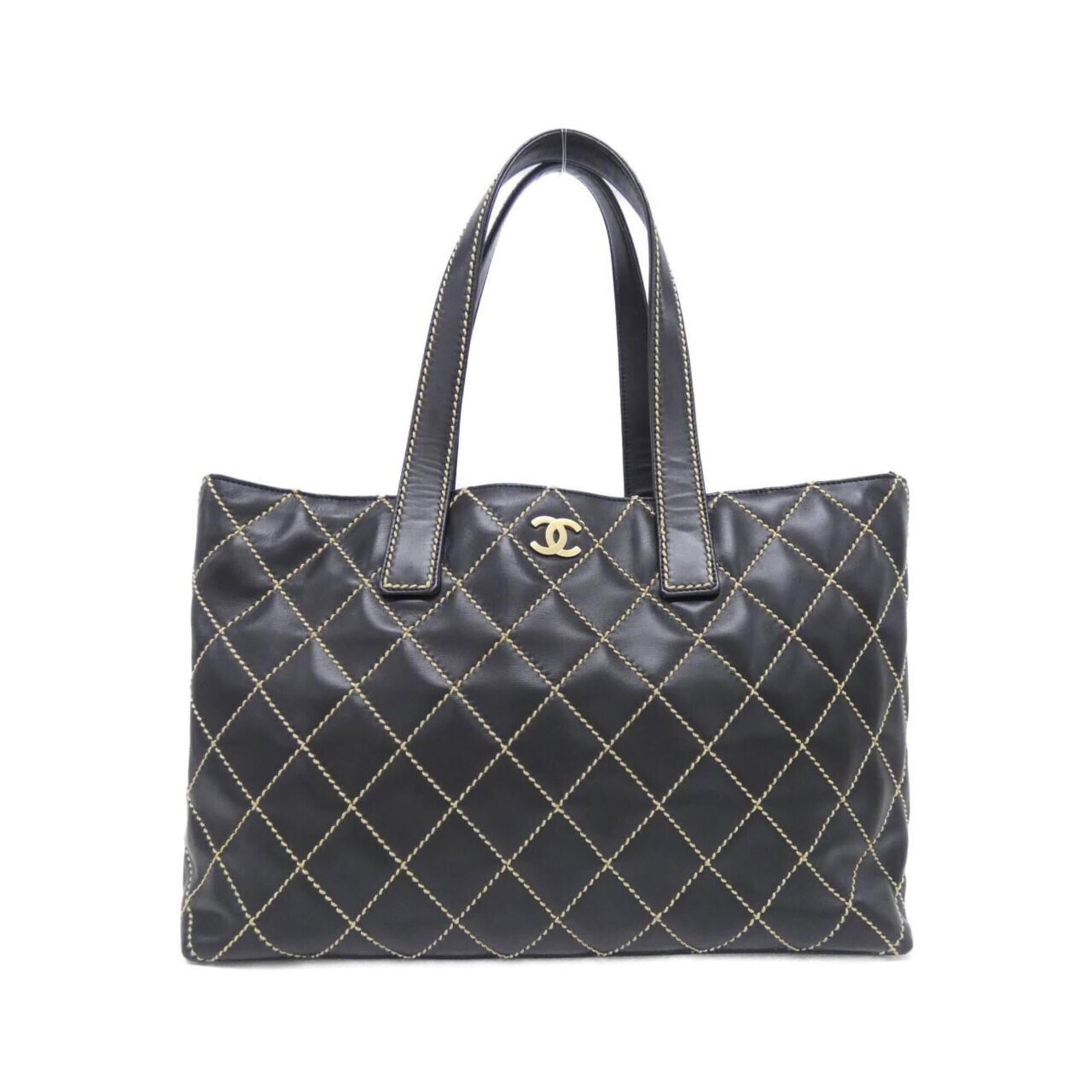 Leather Handbag Chanel: Leather Handbag Chanel Black leather handbag with dimensions 28cm x 40cm x 10cm, made from calfskin material. This Chanel MPN 18129 handbag features a classic design and elegant black color. Made