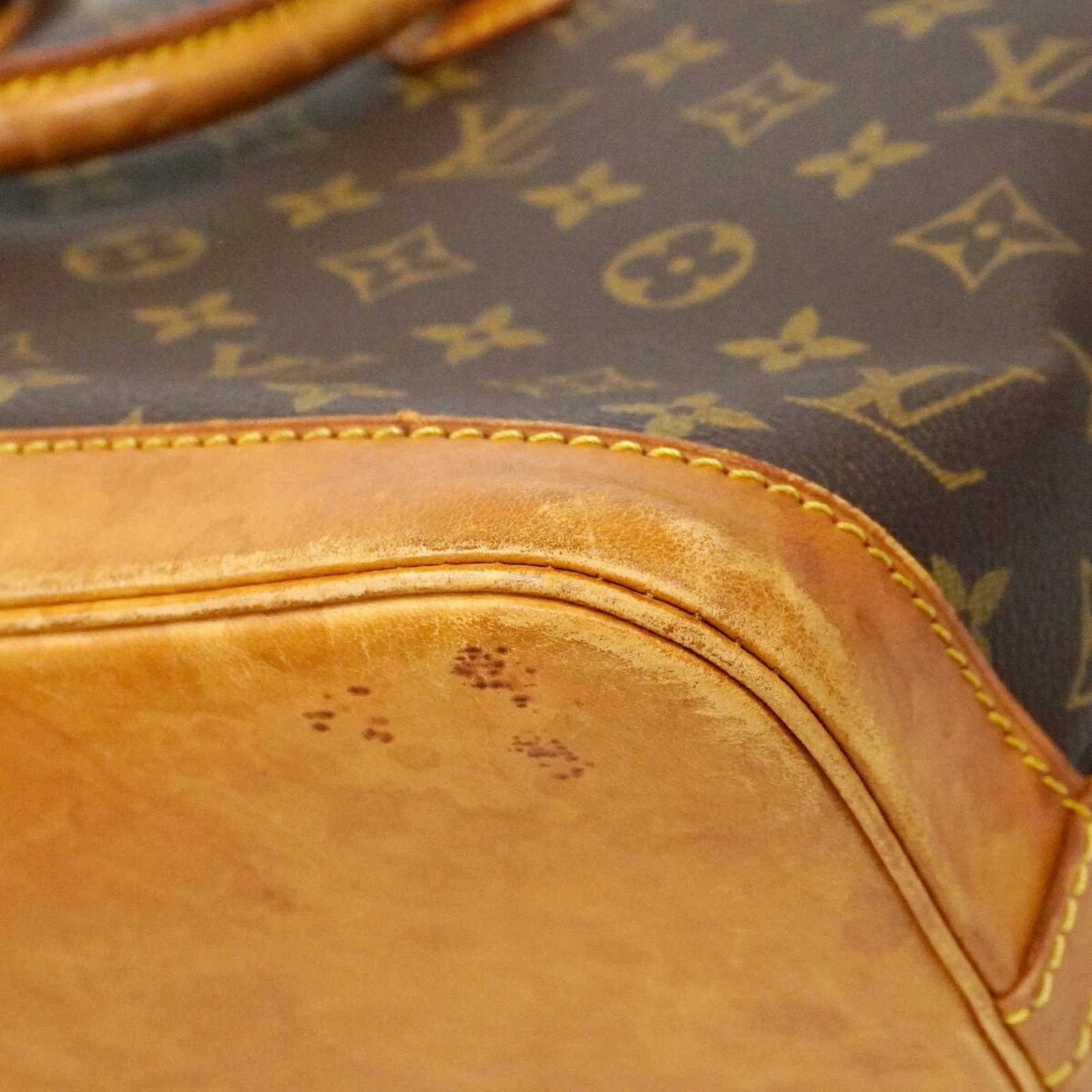 Louis Vuitton Handbag - 7