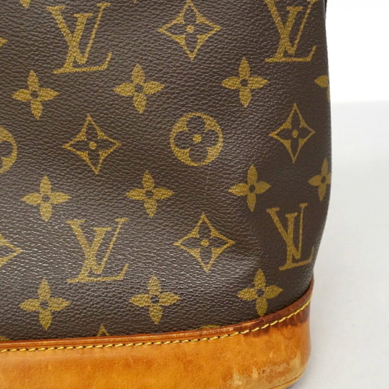 Louis Vuitton Handbag - 9