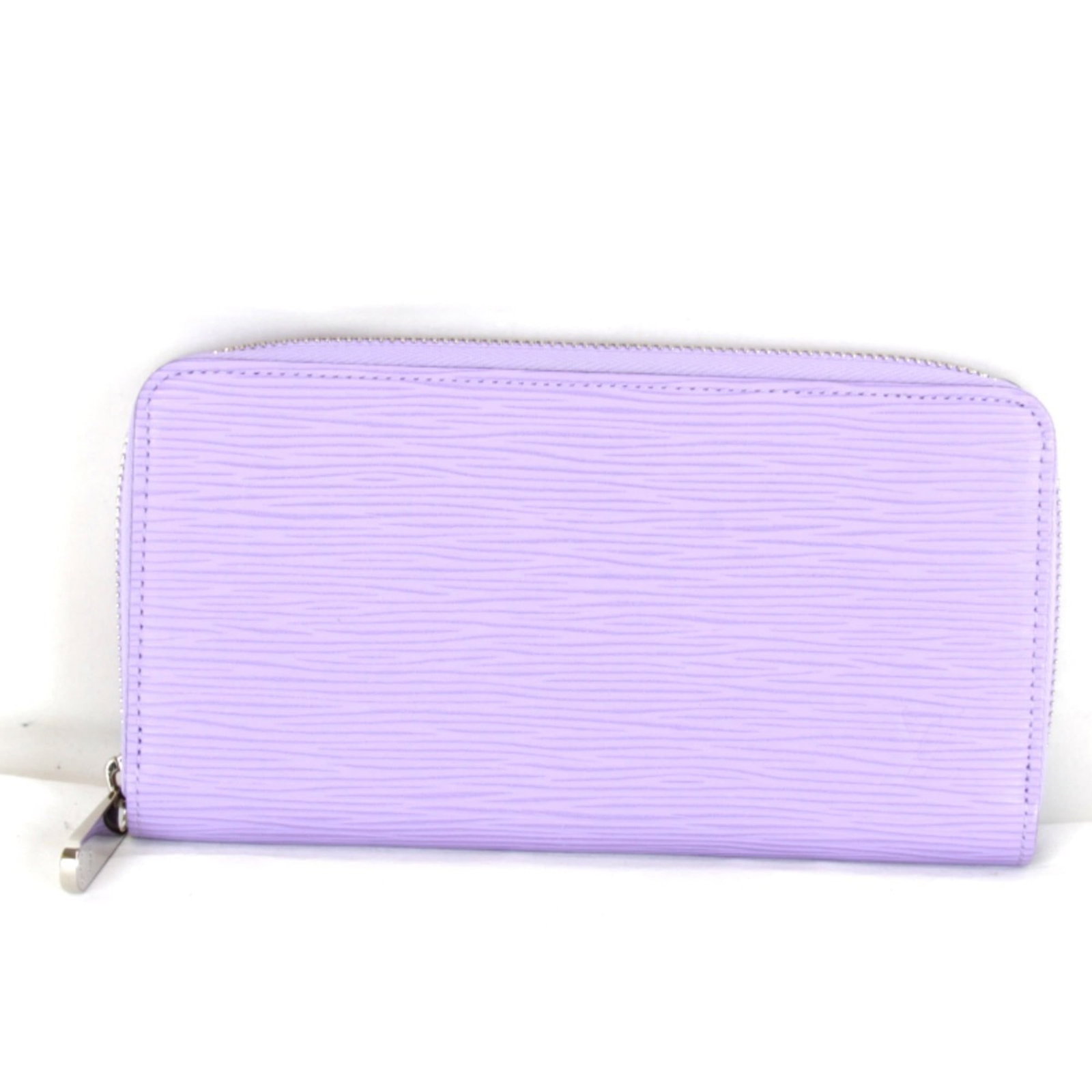 Epi Leather Bi Fold Wallet Louis Vuitton: Epi Leather Bi Fold Wallet Louis Vuitton Epi leather construction provides durability and sophistication, while the classic Louis Vuitton design ensures timeless elegance. This bi-fold wallet boasts