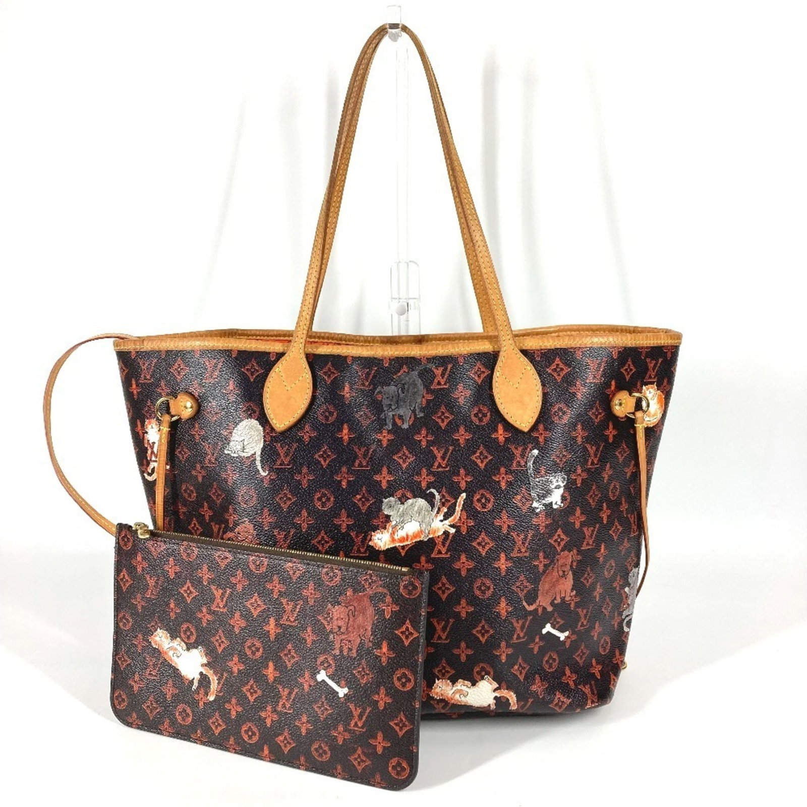 Monogram Leather Tote Bag Pouch Shoulder Louis Vuitton: Monogram Leather Tote Bag Pouch Shoulder Louis Vuitton Monogrammed leather tote bag pouch with shoulder strap, featuring the iconic Louis Vuitton monogram pattern in brown and orange hues. This stylis