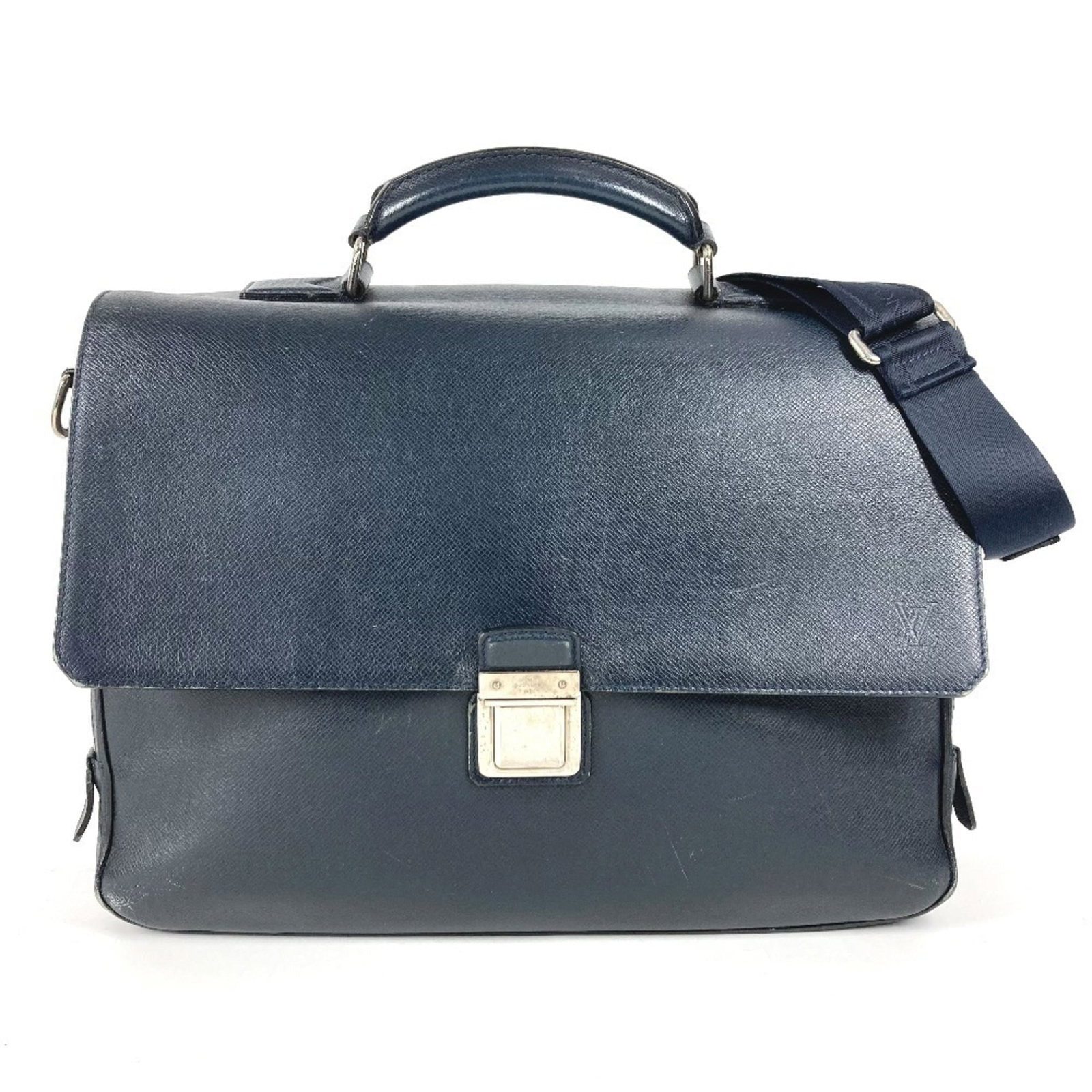 Louis Vuitton Handbag Shoulder Bag Taiga Leather: Louis Vuitton Handbag Shoulder Bag Taiga Leather Taiga leather Louis Vuitton shoulder bag with Boreal and Navy colors, measuring 28.5cm x 38.5cm x 9cm. This handbag features Taiga leather material and