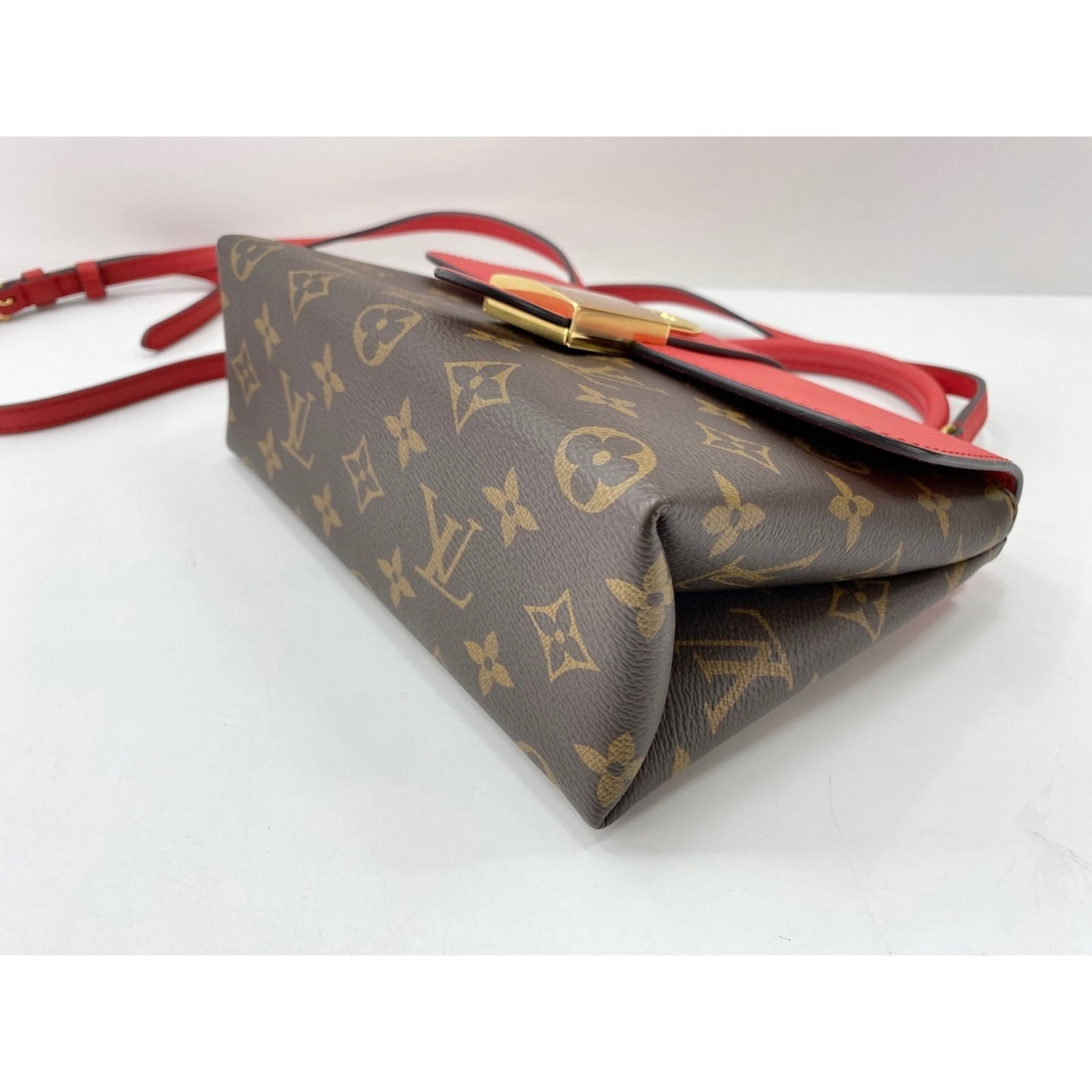 Louis Vuitton Handbag - 7