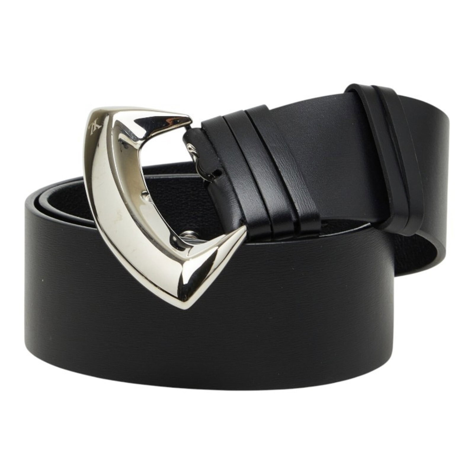 Louis Vuitton Standard Belt: Louis Vuitton Standard Belt Black leather standard belt from Louis Vuitton, available in lengths of 53cm-64cm. Made with high-quality materials, this classic design features a timeless look that
