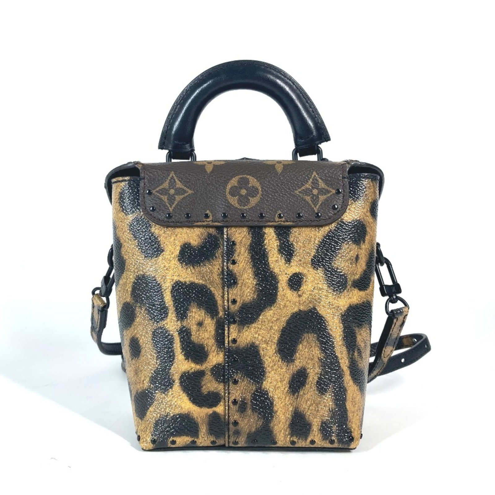 Canvas Handbag Vanity Bag Louis Vuitton Shoulder: Canvas Handbag Vanity Bag Louis Vuitton Shoulder Canvas Handbag Vanity Bag Louis Vuitton Shoulder - Black. This black canvas shoulder bag features the iconic Louis Vuitton design, measuring 15cm x