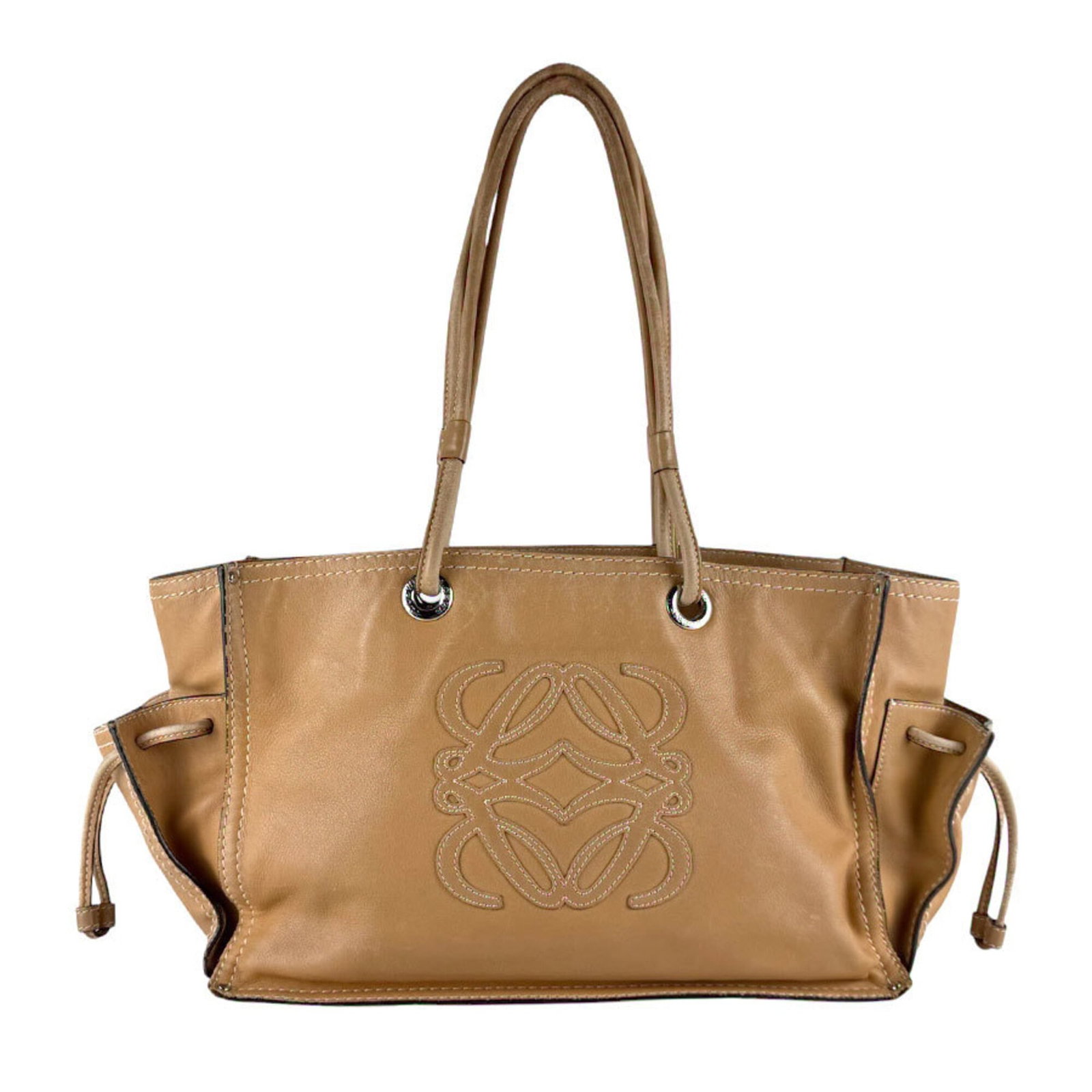 Leather shoulder bag by Loewe: Leather shoulder bag by Loewe Light brown leather shoulder bag with clean lines and classic design by renowned Spanish luxury brand Loewe. Measuring 21cm x 32cm x 15cm, it offers a spacious interior f