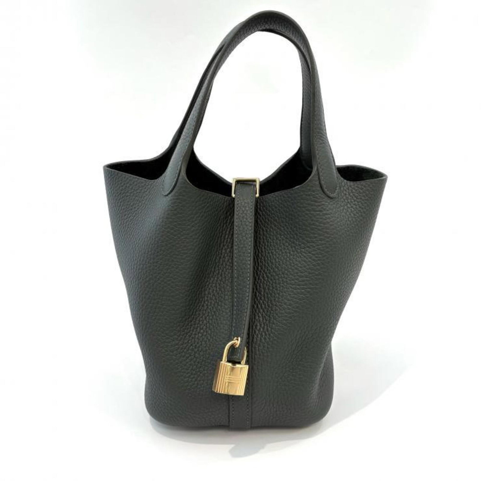 Hermes Handbag Taurillon Leather Clemence: Hermes Handbag Taurillon Leather Clemence Taurillon clemence leather gives the Hermes Handbag Taurillon Leather Clemence its distinctive look and feel. This green handbag features a classic design tha