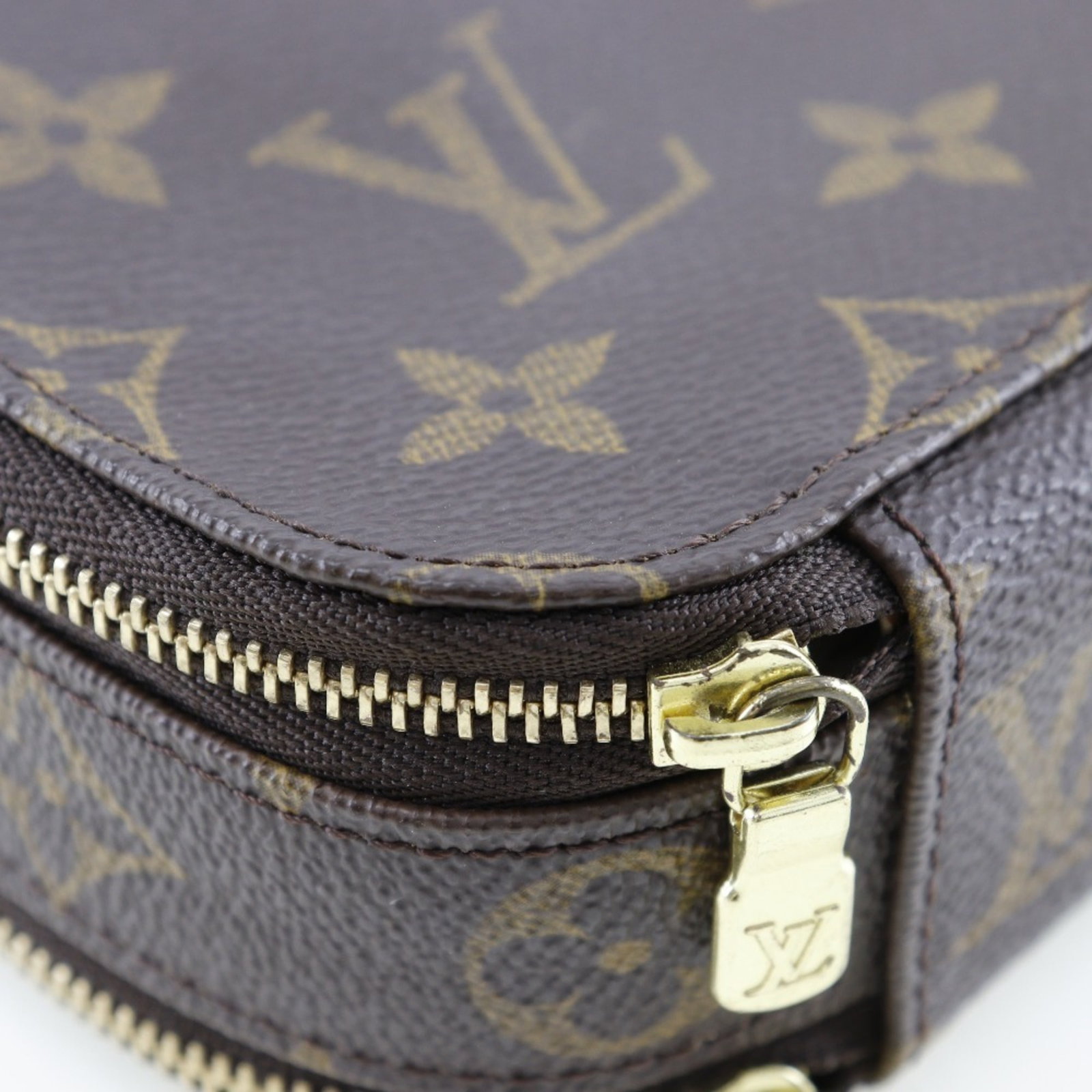 Monogram pouch by Louis Vuitton - 4