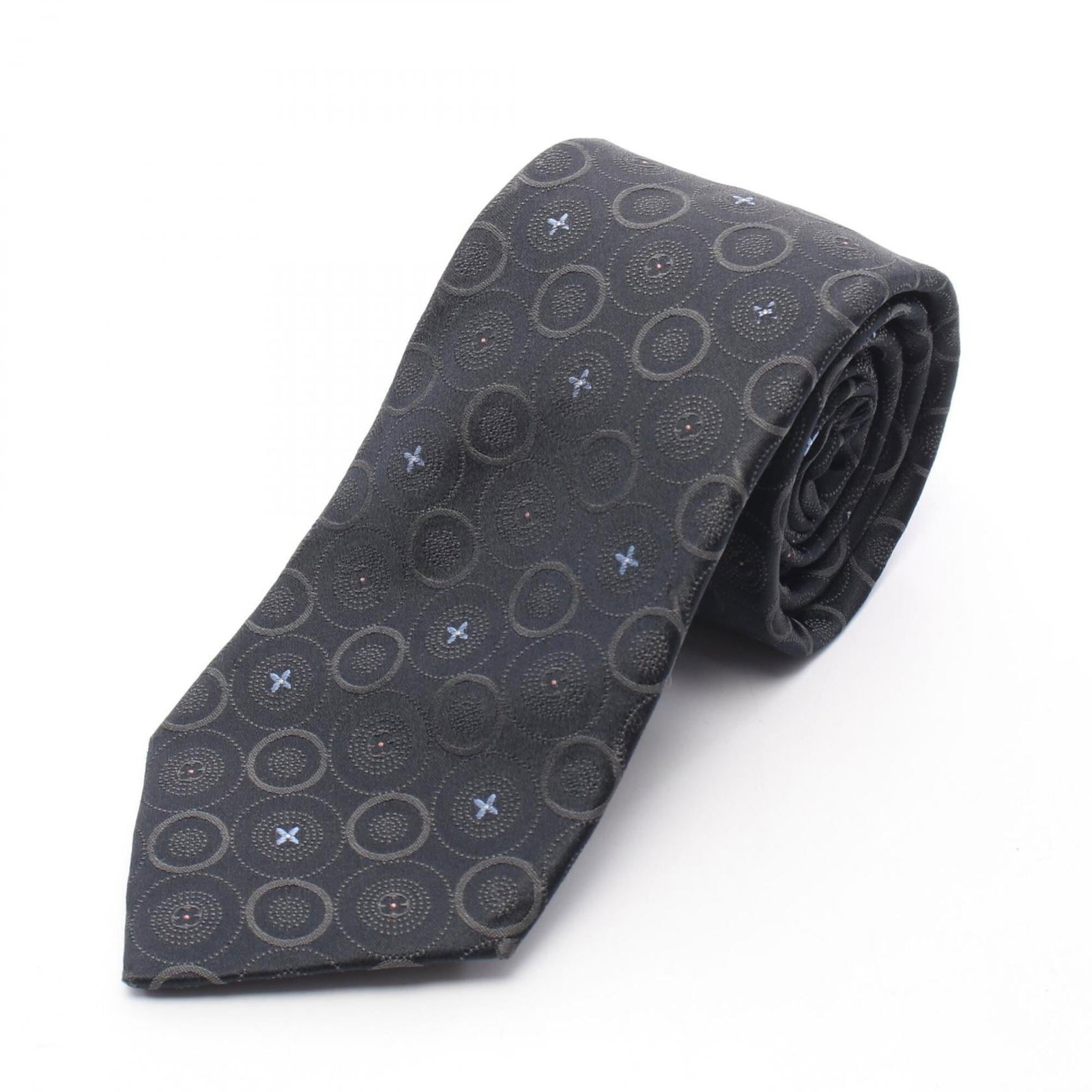 Louis Vuitton silk cravat: Louis Vuitton silk cravat Silk cravat from Louis Vuitton, measuring 144cm in length. Made from high-quality silk, this black cravat is a classic accessory for formal occasions. Its sleek design makes 