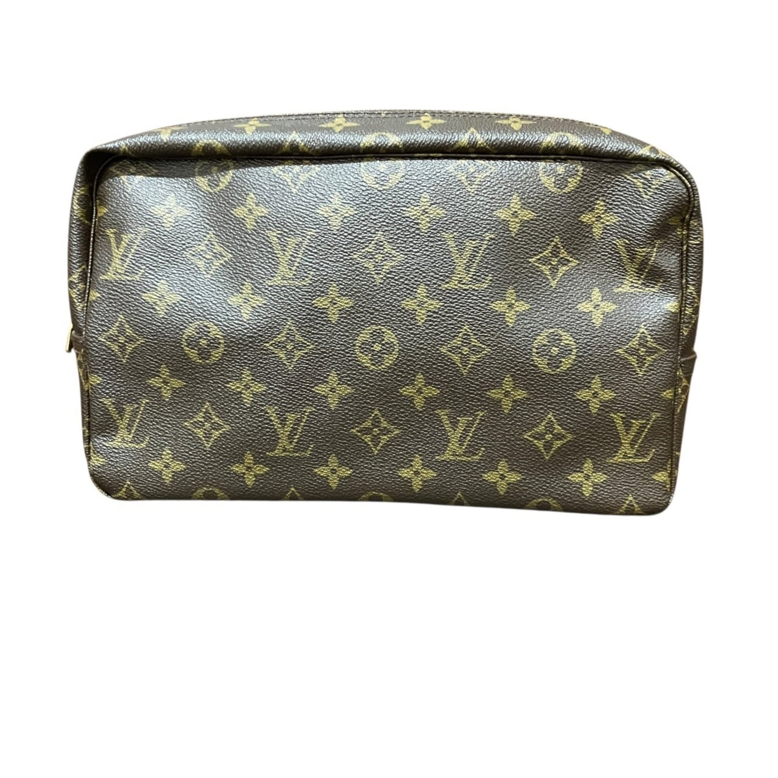 Louis Vuitton Clutch Monogram Bag: Louis Vuitton Clutch Monogram Bag Monogrammed luxury at its finest, this Louis Vuitton clutch bag boasts the iconic monogram pattern in bold, eye-catching detail. With a sleek zipper closure and