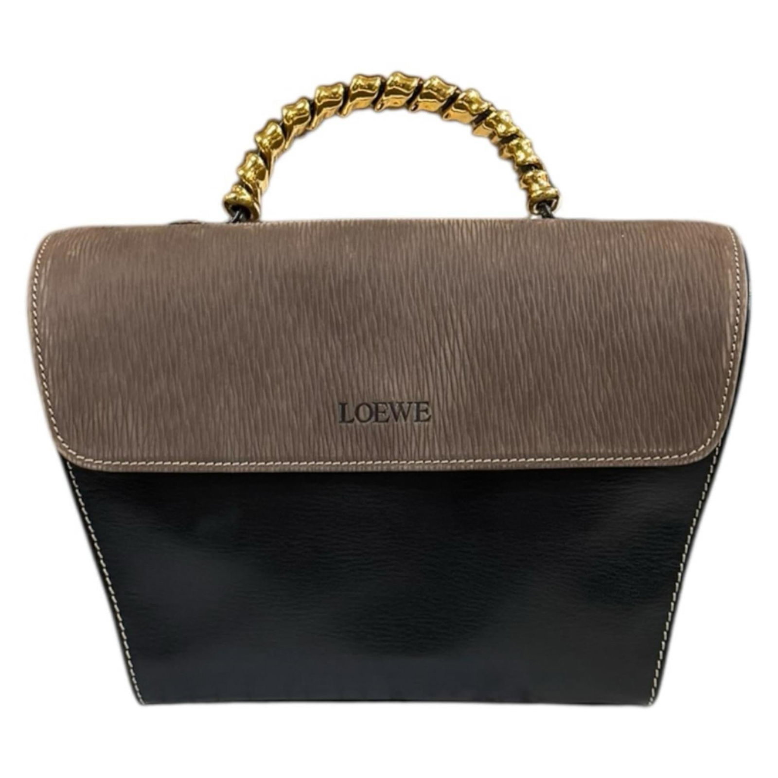 Loewe Handbag Leather: Loewe Handbag Leather Black and Brown Loewe Handbags Available. This black and brown leather handbag from Spanish brand Loewe measures 17.5cm x 25cm x 10cm, offering a compact size that can be easily