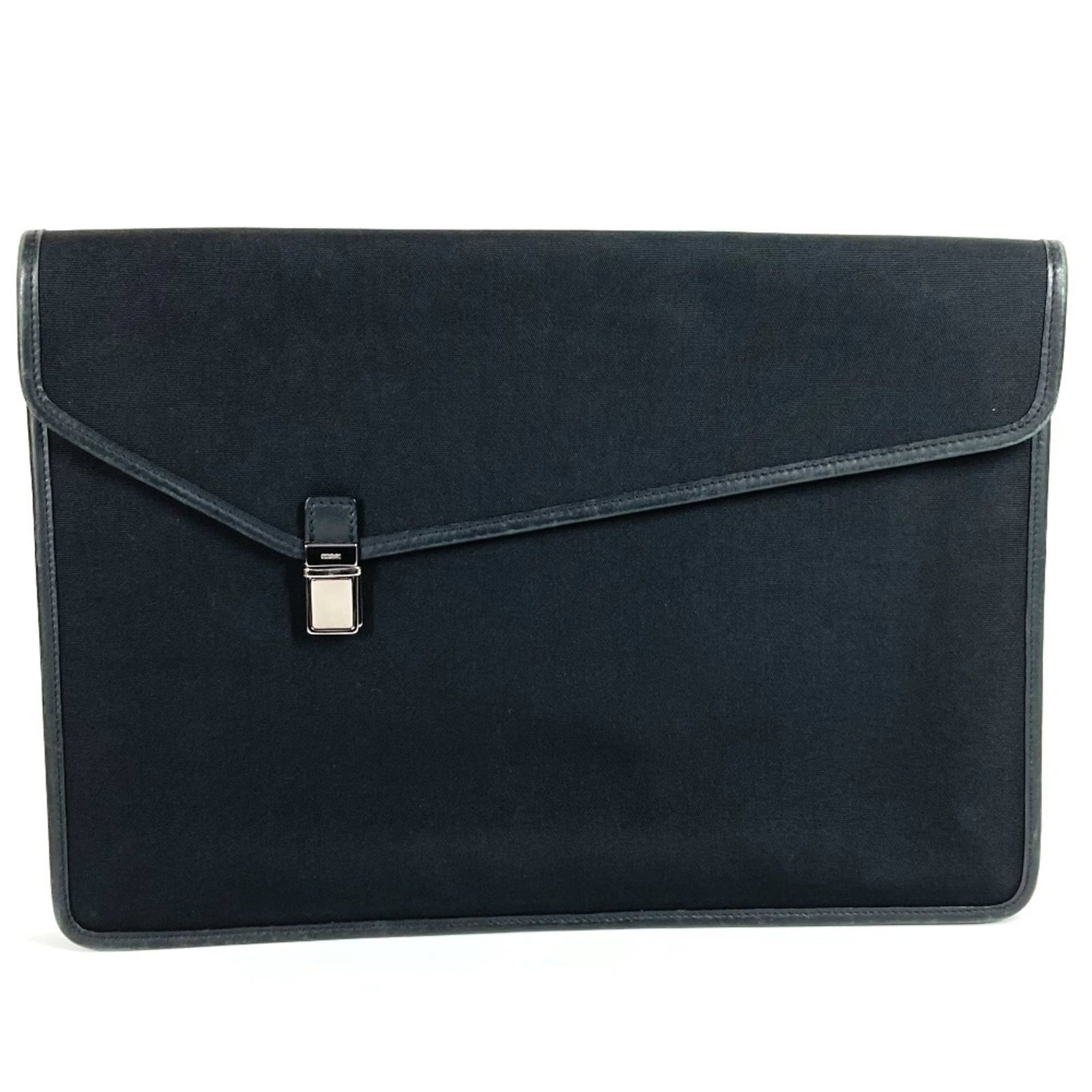 Nylon Pouch Gucci Bag Clutch: Nylon Pouch Gucci Bag Clutch This Gucci nylon pouch clutch features a sleek black design and measures 27.5cm x 39cm in size, making it a stylish accessory for both men and women. The bag's material