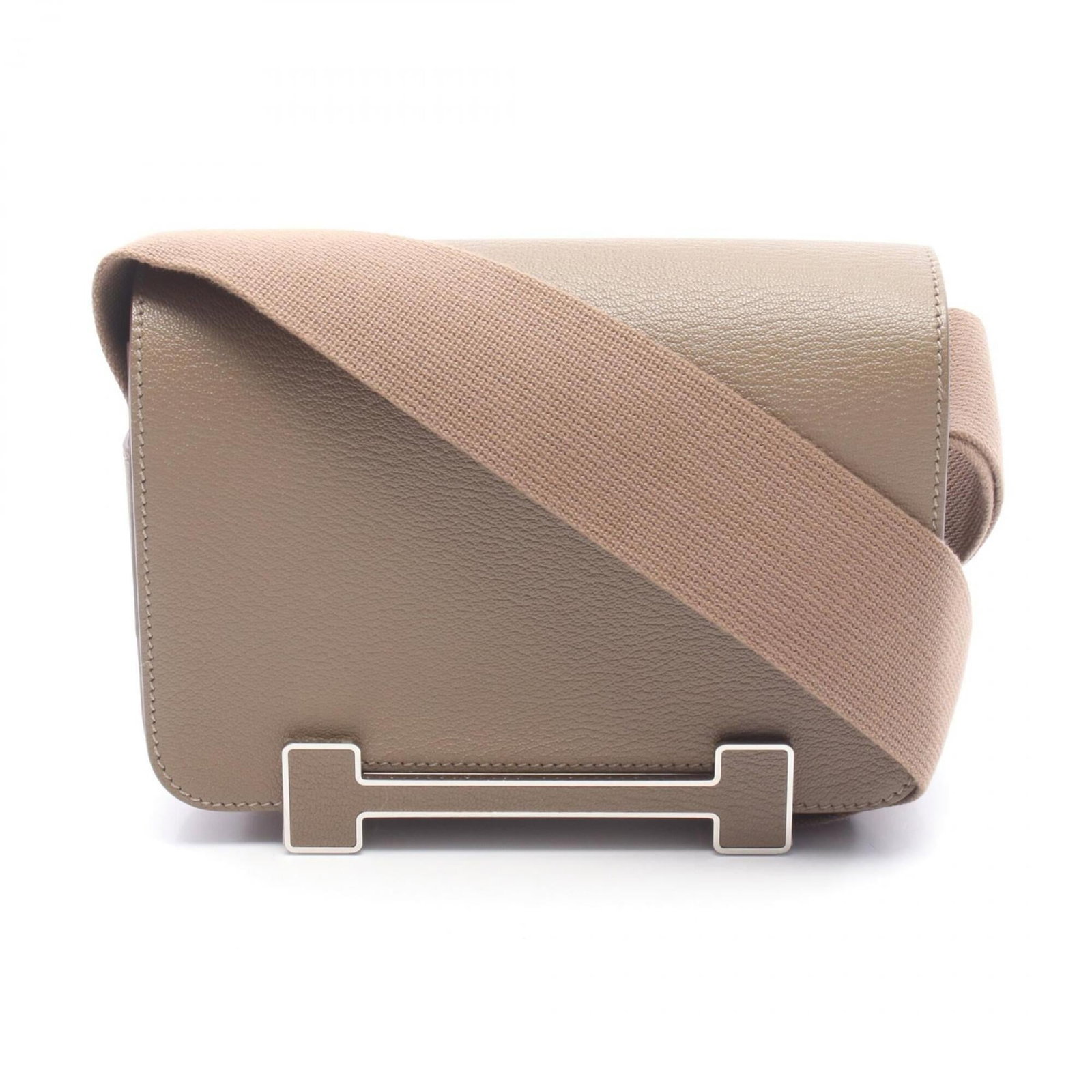 Hermes Leather Chevre Bag Shoulder: Hermes Leather Chevre Bag Shoulder Chevre leather provides a soft, supple touch to this shoulder bag's exterior. The gray color offers a versatile canvas for everyday use. Measuring 14cm x 20cm x 7cm,