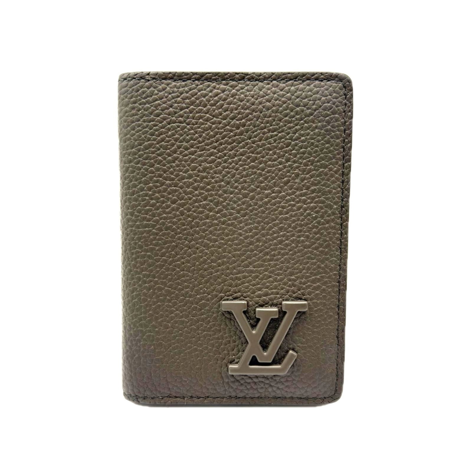 Case Business Card Vuitton Leather: Case Business Card Vuitton Leather This Louis Vuitton leather business card case features a khaki cowhide material and an open closure, measuring 7cm x 11cm x 1cm. The item bears a serial number on th
