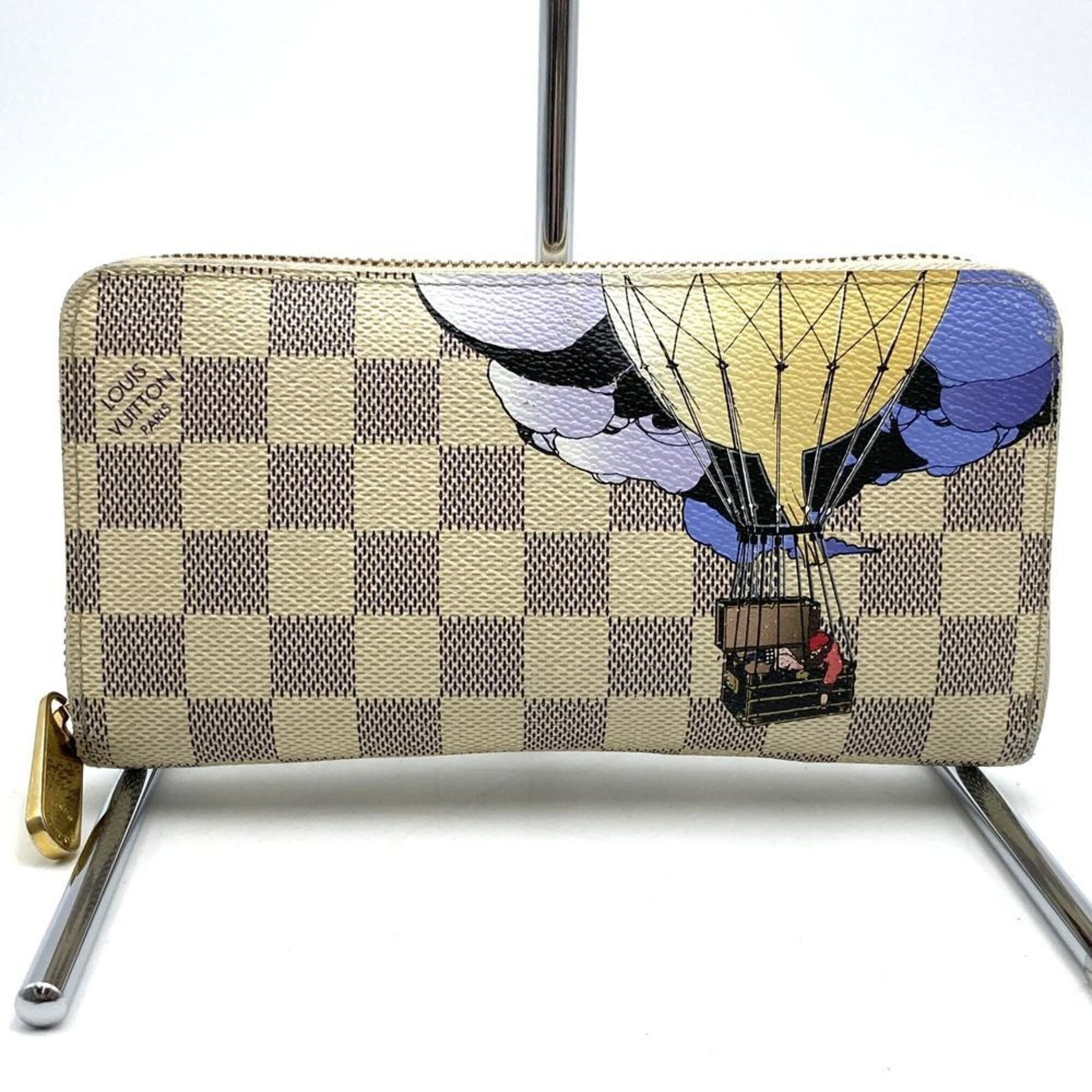 Vuitton Long Bi Fold Damier Canvas Wallet: Vuitton Long Bi Fold Damier Canvas Wallet Damier Azur canvas wallet from Louis Vuitton, featuring the iconic bi-fold design. Made with high-quality white Damier Azur fabric, this long wallet measures