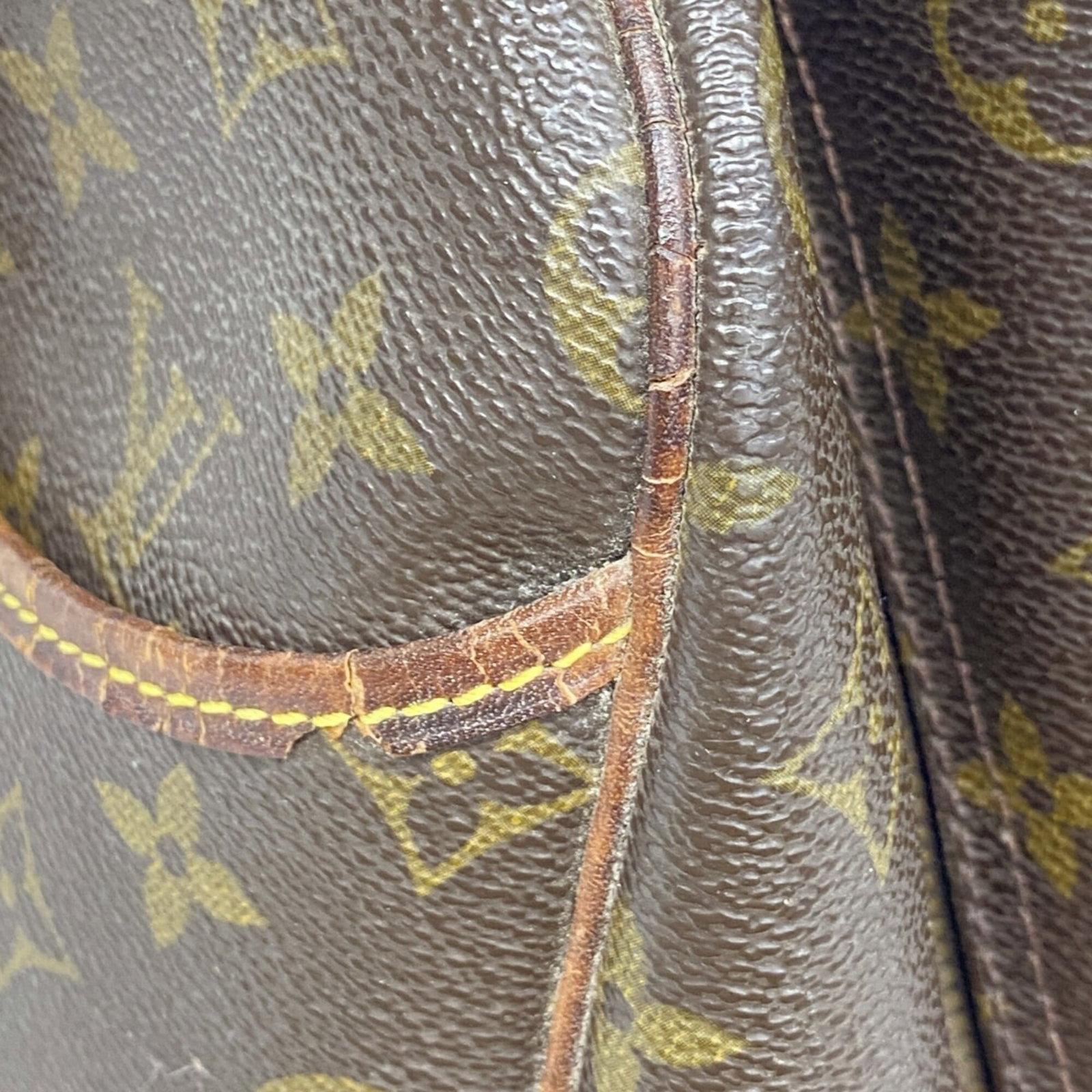 Louis Vuitton Handbag - 7