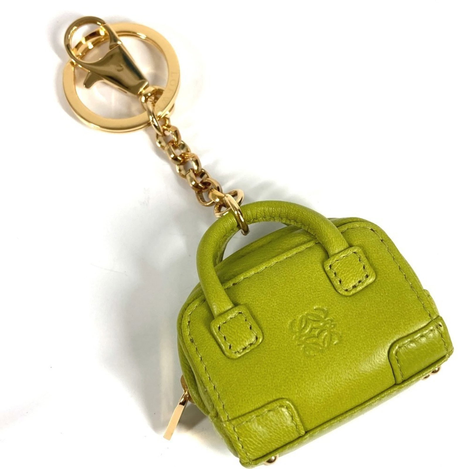 Loewe Keyring Leather: Loewe Keyring Leather Gold Loewe Keyring Leather, made from high-quality leather and bearing the iconic brand's signature. Available in two stylish colors, green and gold, this elegant keyring adds a 