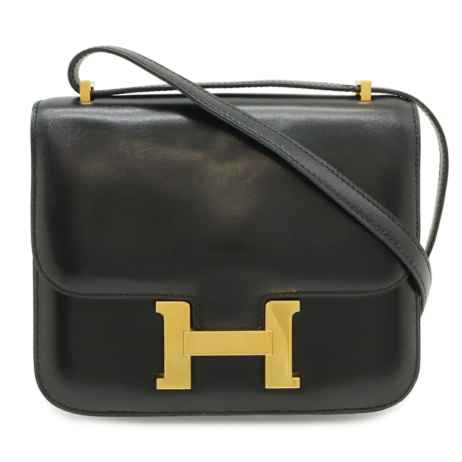 Calf leather bag box shoulder bag Hermes: Calf leather bag box shoulder bag Hermes Box calf leather construction provides durability and a luxurious feel. The sleek black design makes for a versatile accessory, while the compact size ensures 