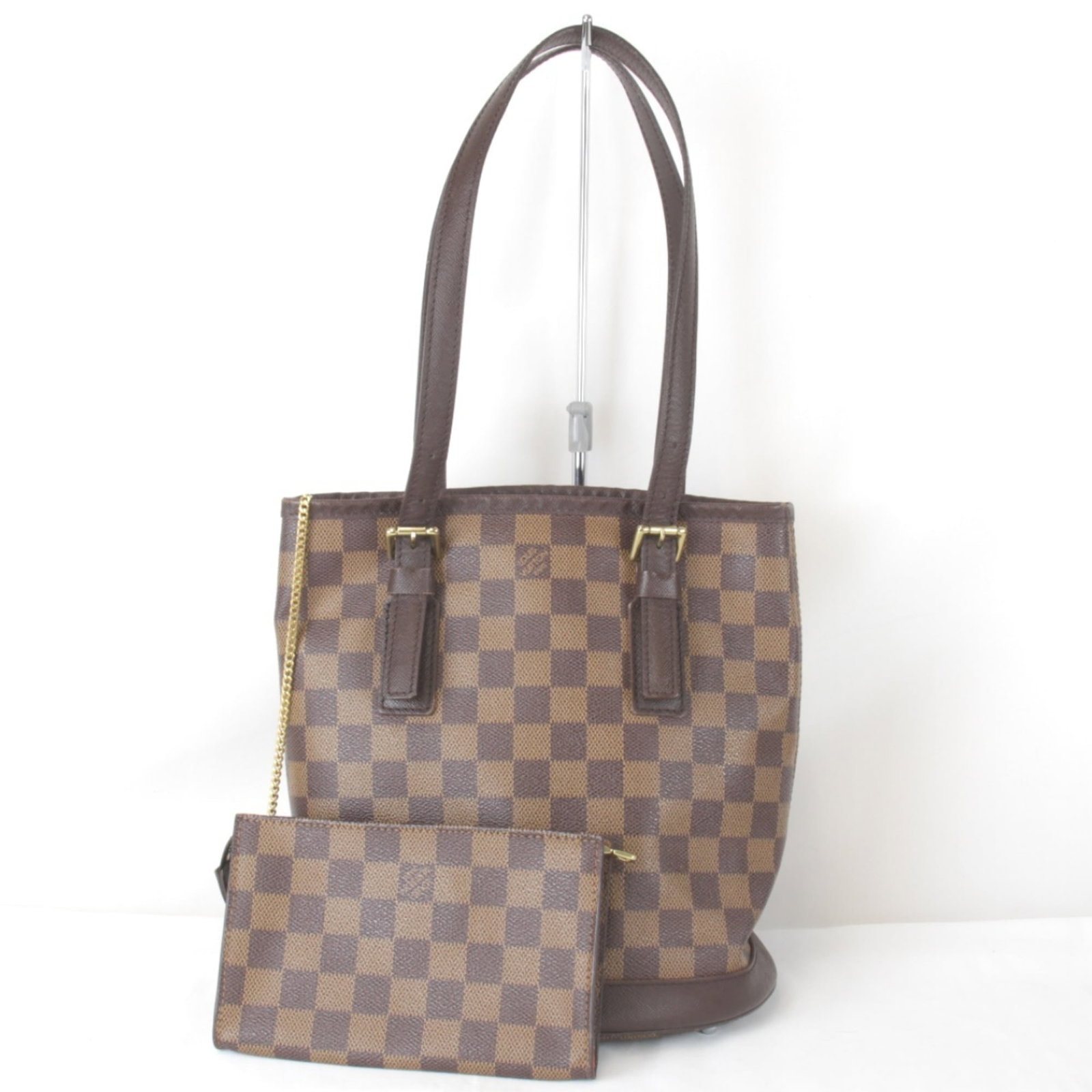 Shoulder Bag Damier Canvas by Louis Vuitton: Shoulder Bag Damier Canvas by Louis Vuitton Damier Canvas by Louis Vuitton, a timeless and iconic shoulder bag in black, Damier Canvas, and red color accents. Measuring 25cm x 24cm x 16cm, this