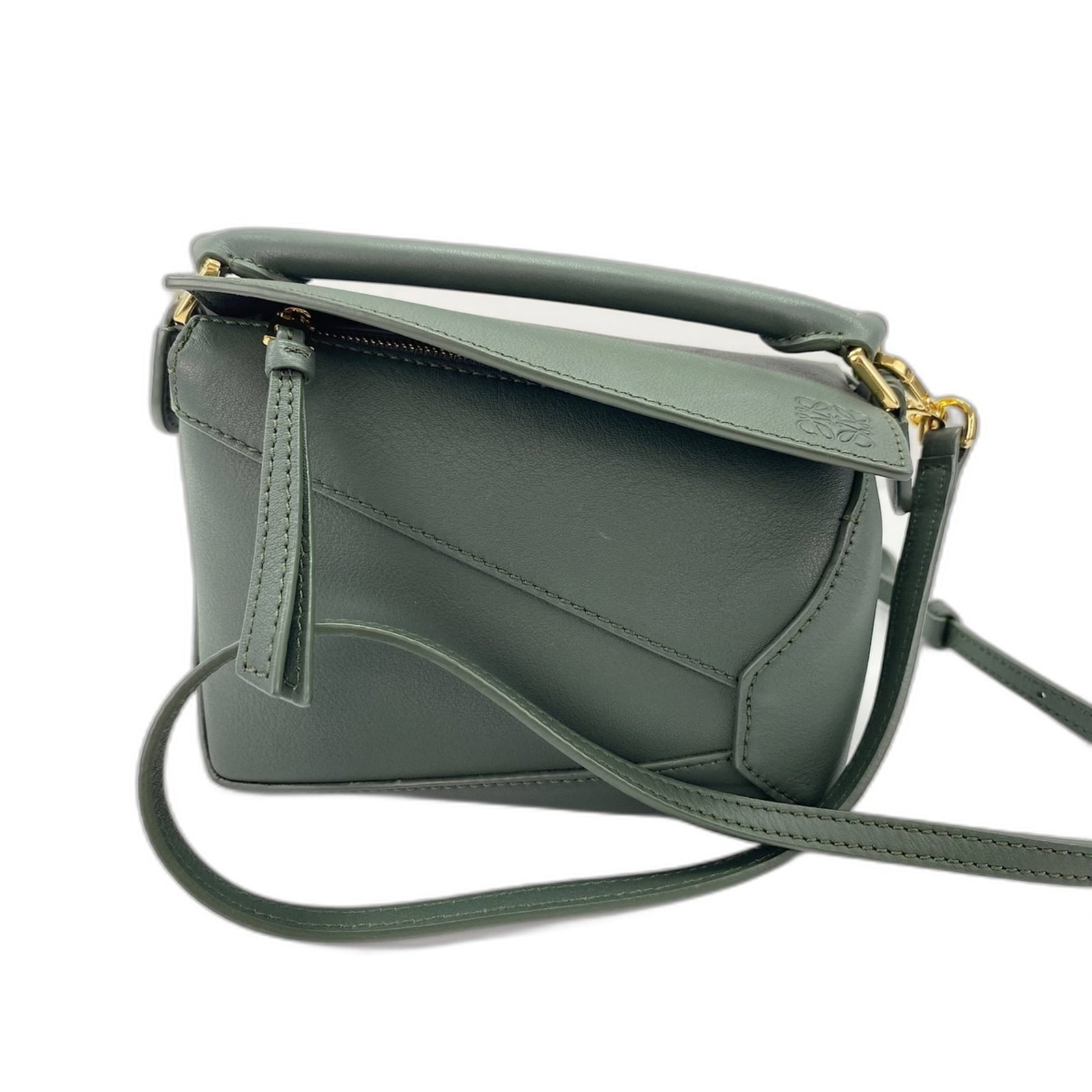 Shoulder Bag by Loewe: Shoulder Bag by Loewe The Loewe shoulder bag boasts a vibrant green hue, measuring 13cm x 17cm x 7.5cm in size. Its adjustable strap length ranges from 106cm to 134cm and features a handle drop of 2.0
