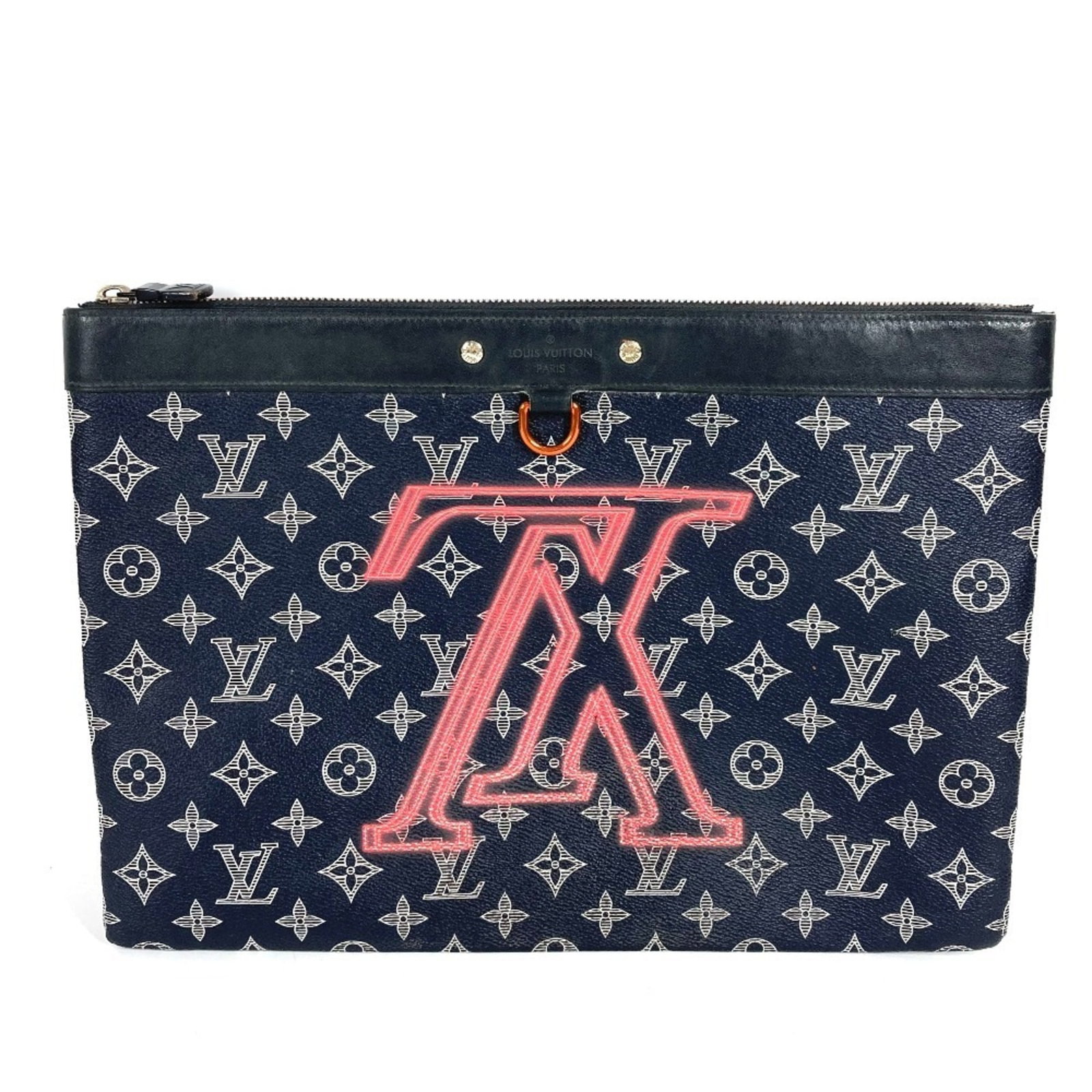 Louis Vuitton Clutch Bag Handbag Pochette Pouch Monogram: Louis Vuitton Clutch Bag Handbag Pochette Pouch Monogram Navy and Red Monogrammed Louis Vuitton Pochette Bag. This classic clutch bag features the iconic Louis Vuitton monogram pattern in navy and