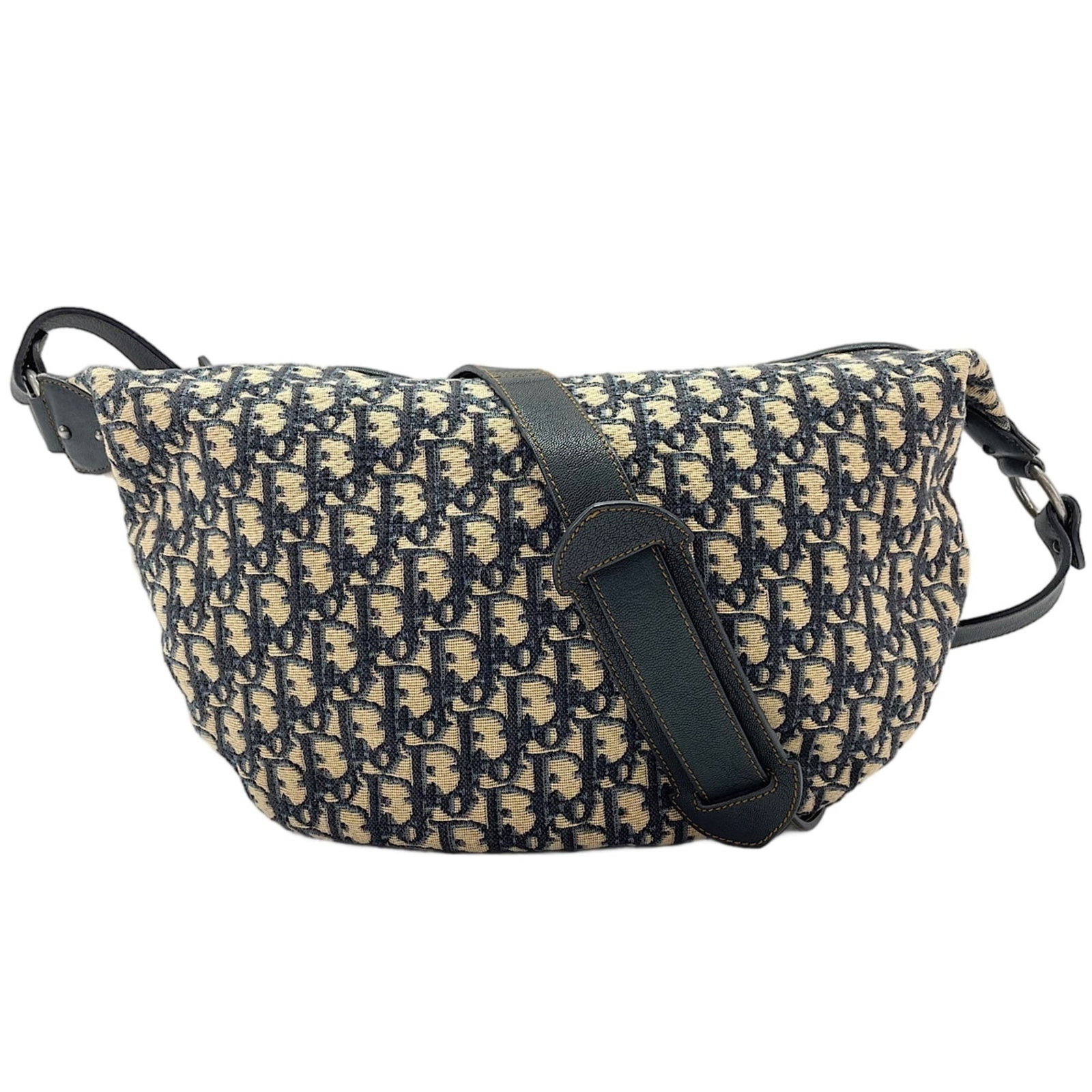 Shoulder bag from Christian Dior: Shoulder bag from Christian Dior Shoulder bag from Christian Dior, featuring the Trotter line in beige. This stylish tote measures 27cm x 30cm x 7cm and has a strap length of 101cm - 116cm, making it 