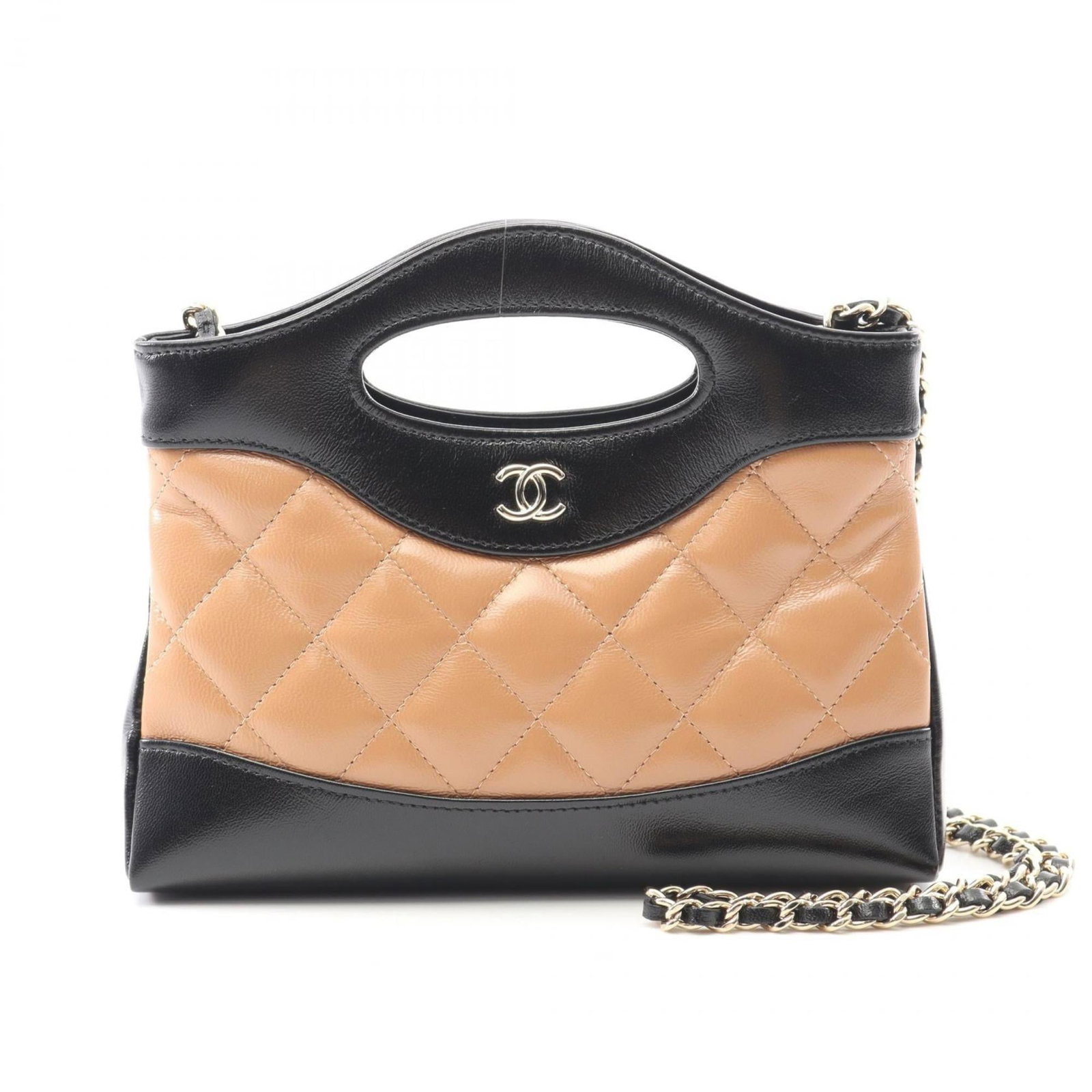 Shoulder Bag Leather Chanel: Shoulder Bag Leather Chanel The Chanel MPN AP3656 Shoulder Bag features high-quality leather in beige and black, with gold hardware adding a touch of elegance. Measuring 12cm x 20cm x 3cm, it offers