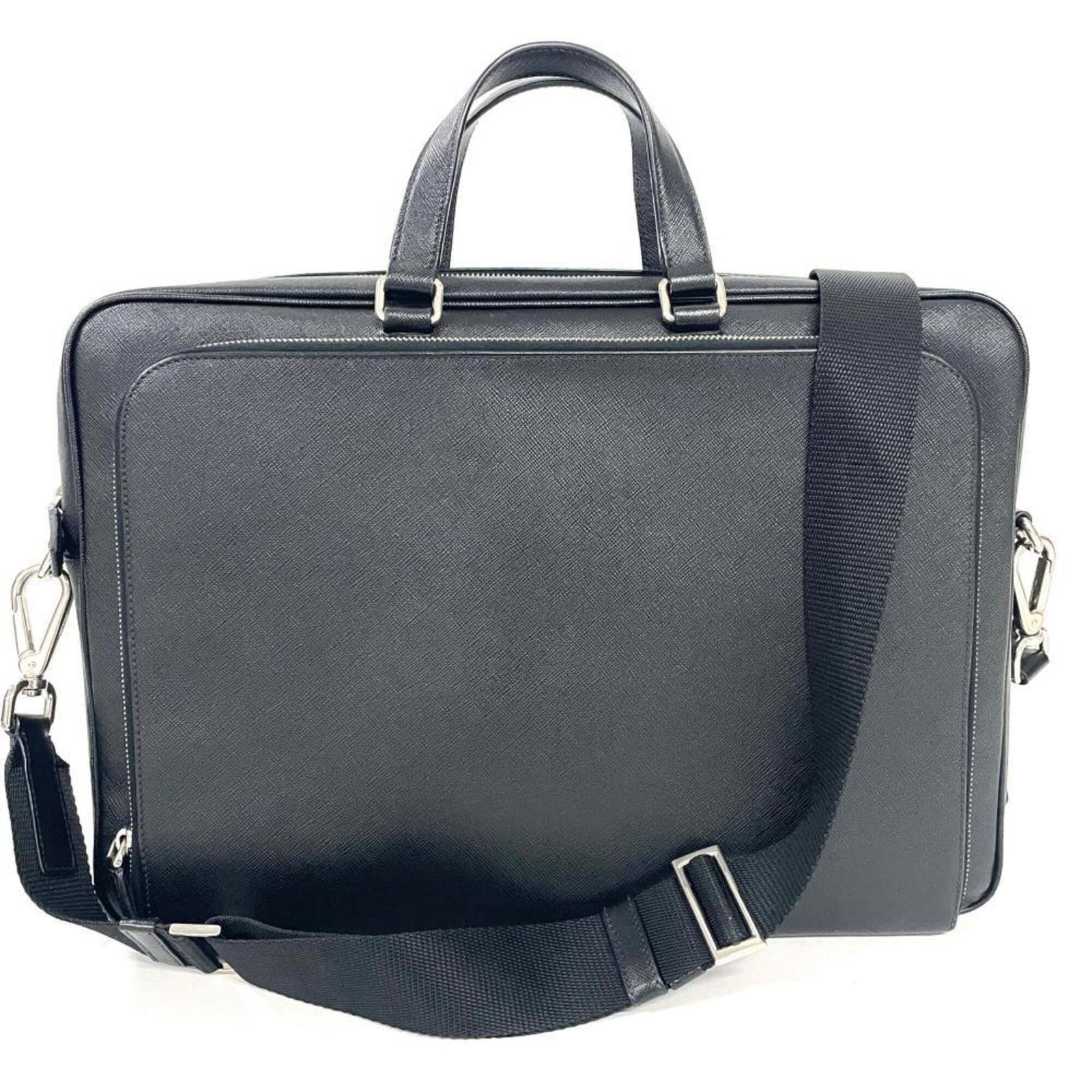 Prada Briefcase Leather: Prada Briefcase Leather Saffiano leather construction provides durability and resistance to wear. This black briefcase measures 28cm x 40cm x 8cm, making it a practical size for daily use. Its sleek d