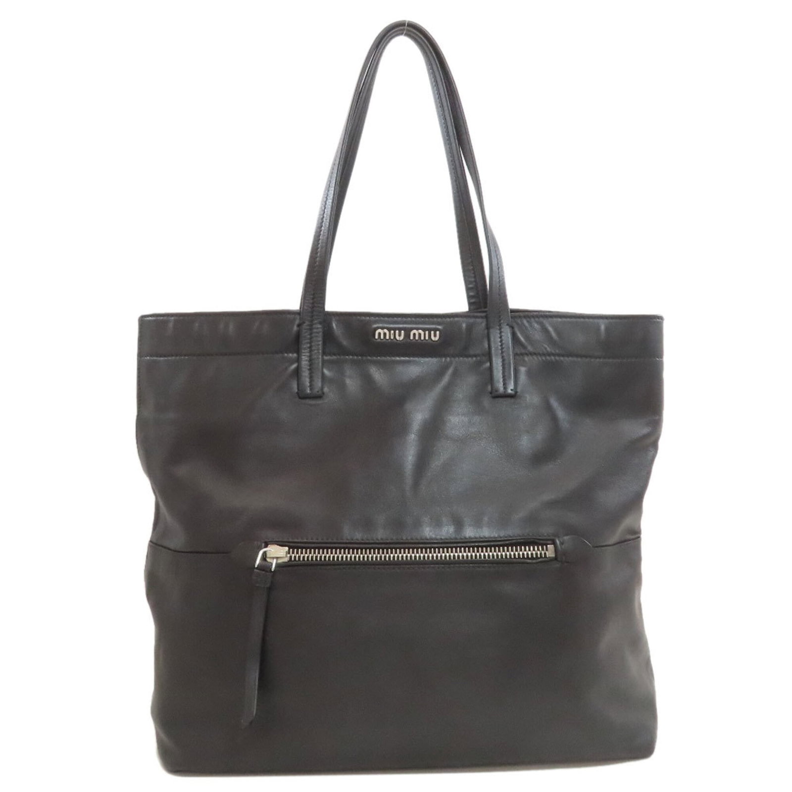 Miu Tote Bag Leather: Miu Tote Bag Leather This sleek Miu Miu leather tote bag boasts a sophisticated black color and classic design, making it a stylish addition to any wardrobe. Measuring 34cm x 41cm x 14cm, the bag