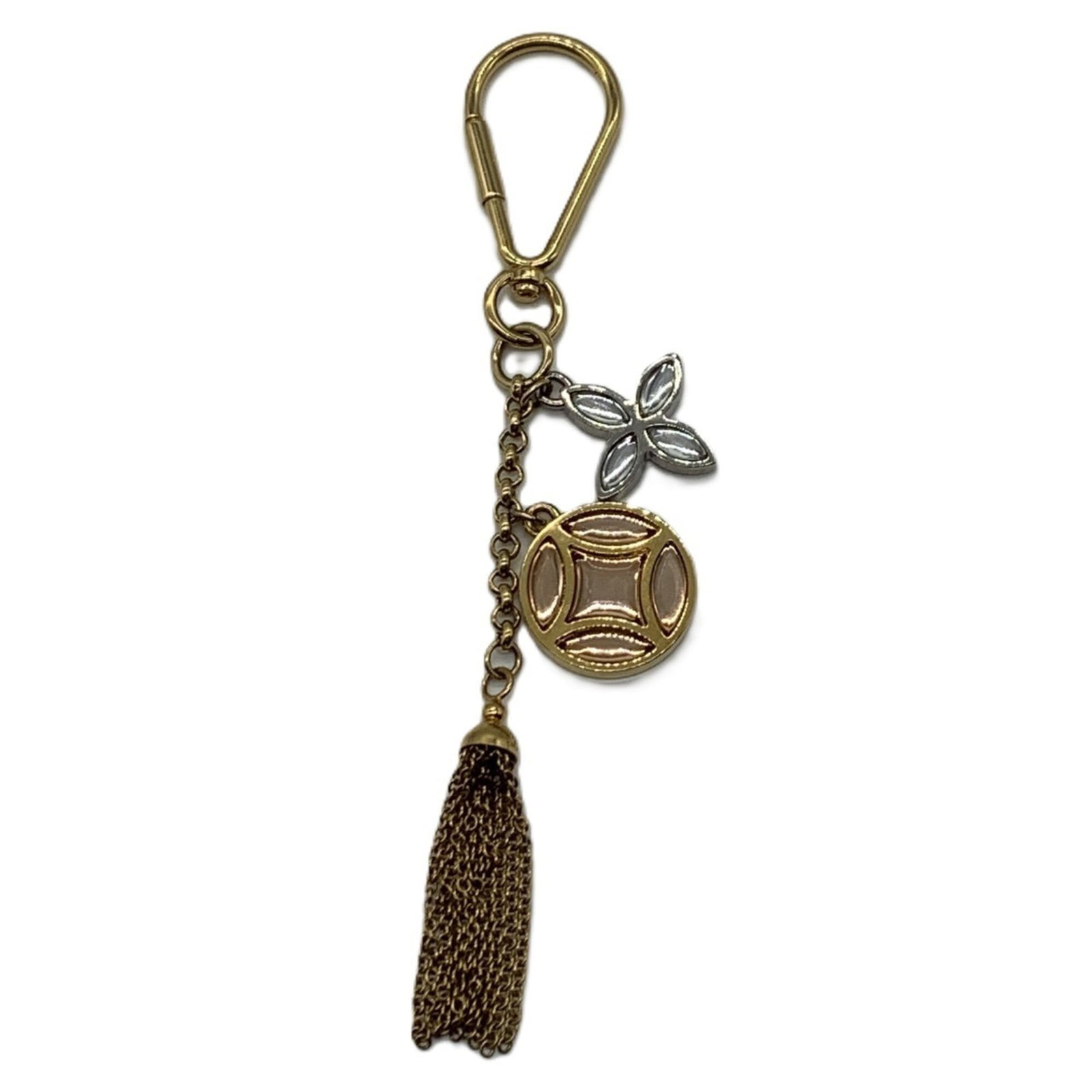 Keyring Metal By Louis Vuitton: Keyring Metal By Louis Vuitton Metal Keyring from Louis Vuitton, measuring 17cm x 3cm and weighing 47g. This keyring bears the iconic brand's signature metal design, a notable feature of the item.