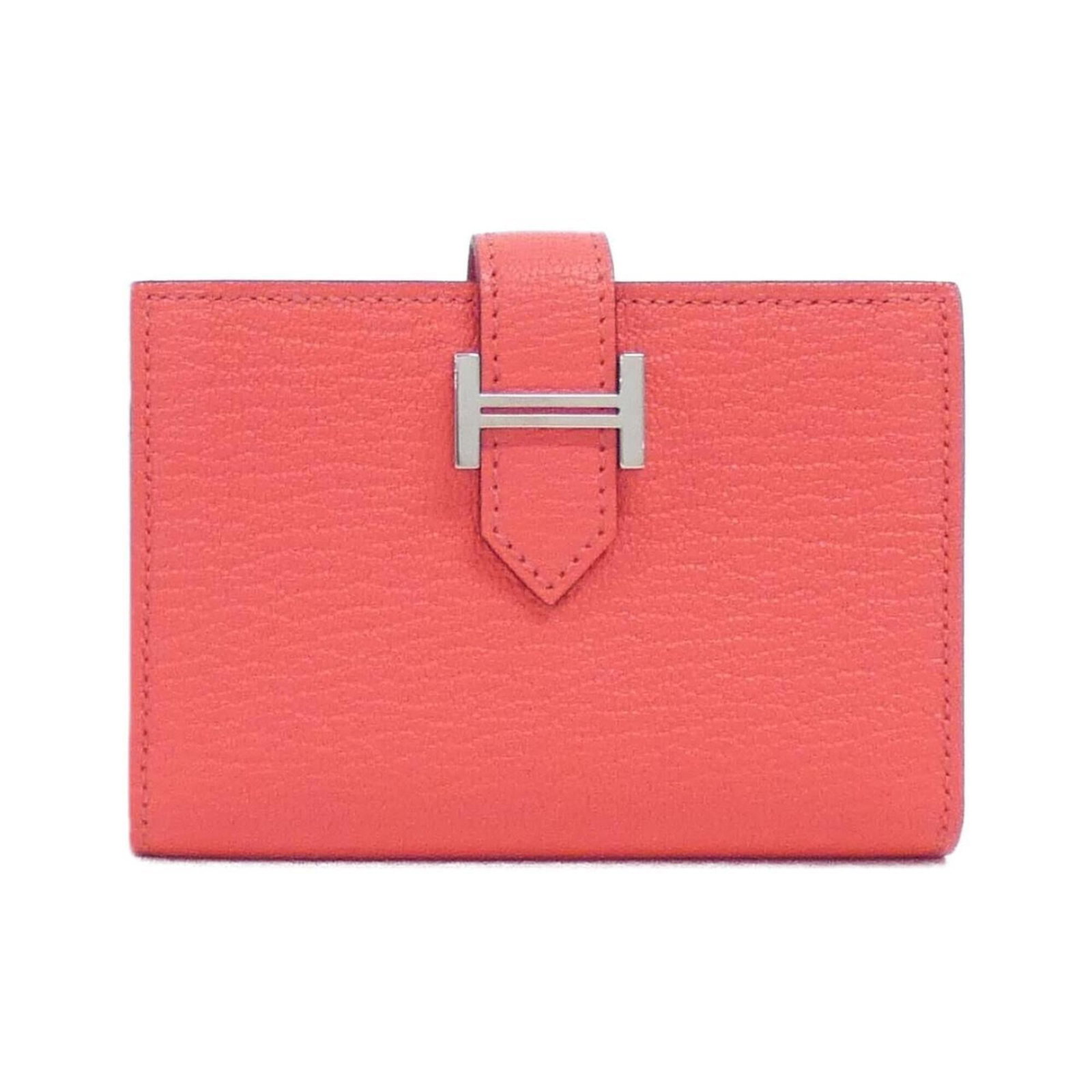 Chevre leather card case by Hermes: Chevre leather card case by Hermes Chevre leather card case by Hermes features a unique pink hue and premium chevre leather construction, measuring 7cm x 11cm x 2cm. This stylish accessory showcases t