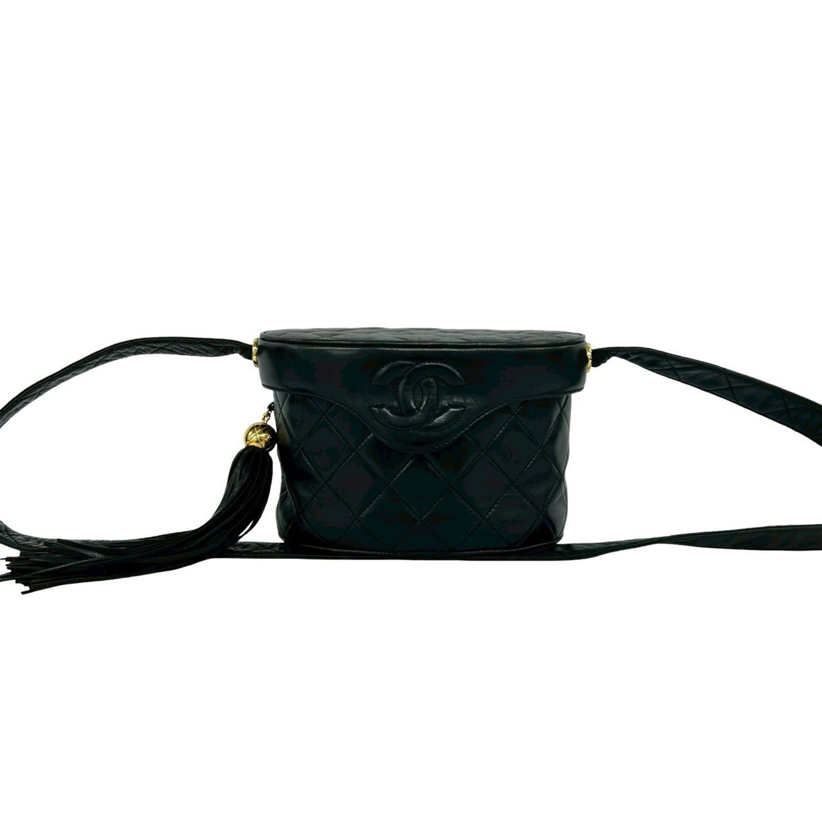 Chanel Bag Leather Vanity Bag: Chanel Bag Leather Vanity Bag Black lambskin leather vanity bag from Chanel, measuring 12cm x 18cm x 9.5cm in size. This stylish shoulder bag features high-quality materials and a classic design that 