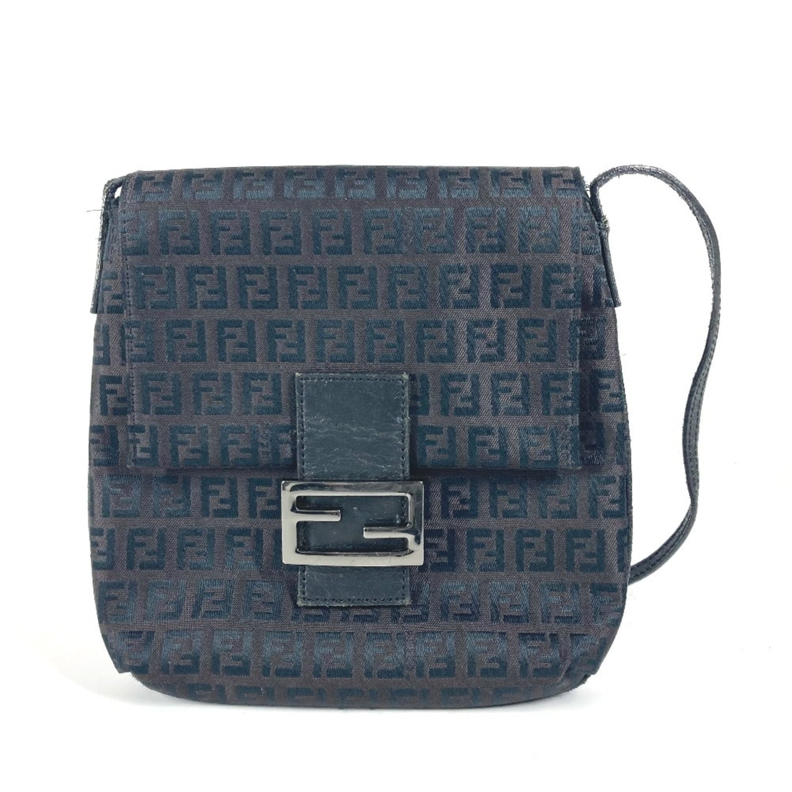 Shoulder bag canvas leather Fendi pochette: Shoulder bag canvas leather Fendi pochette Canvas and leather combine in this sleek Fendi pochette, featuring a black finish. Measuring 22.5cm x 20cm x 3.5cm, it offers a compact size for everyday car