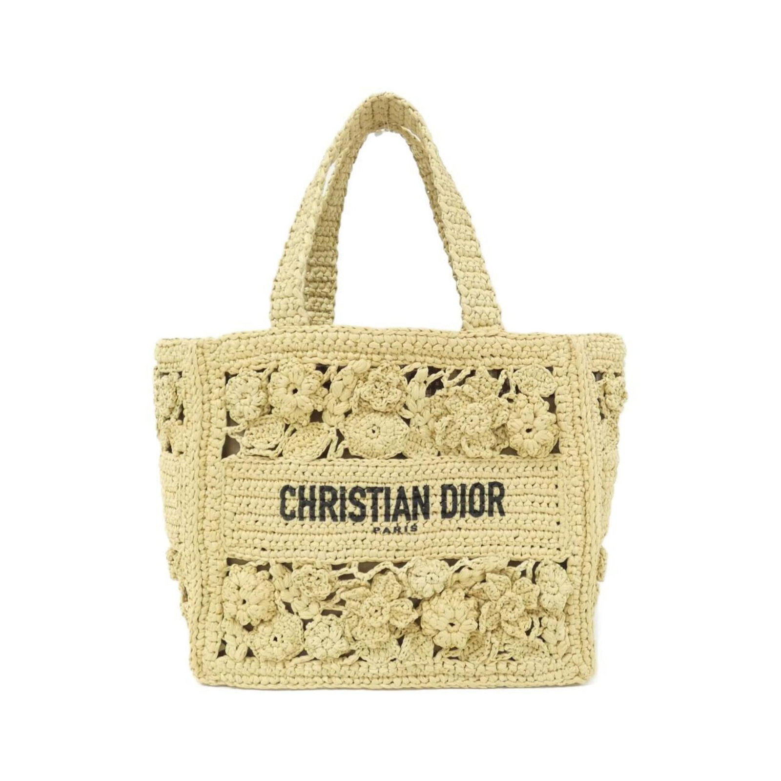 Raffia Handbag Christian Dior: Raffia Handbag Christian Dior Raffia Handbag by Christian Dior, measuring 21cm x 25cm x 14cm, features a unique raffia material and a 36cm long handle. This stylish handbag weighs 620g and is made