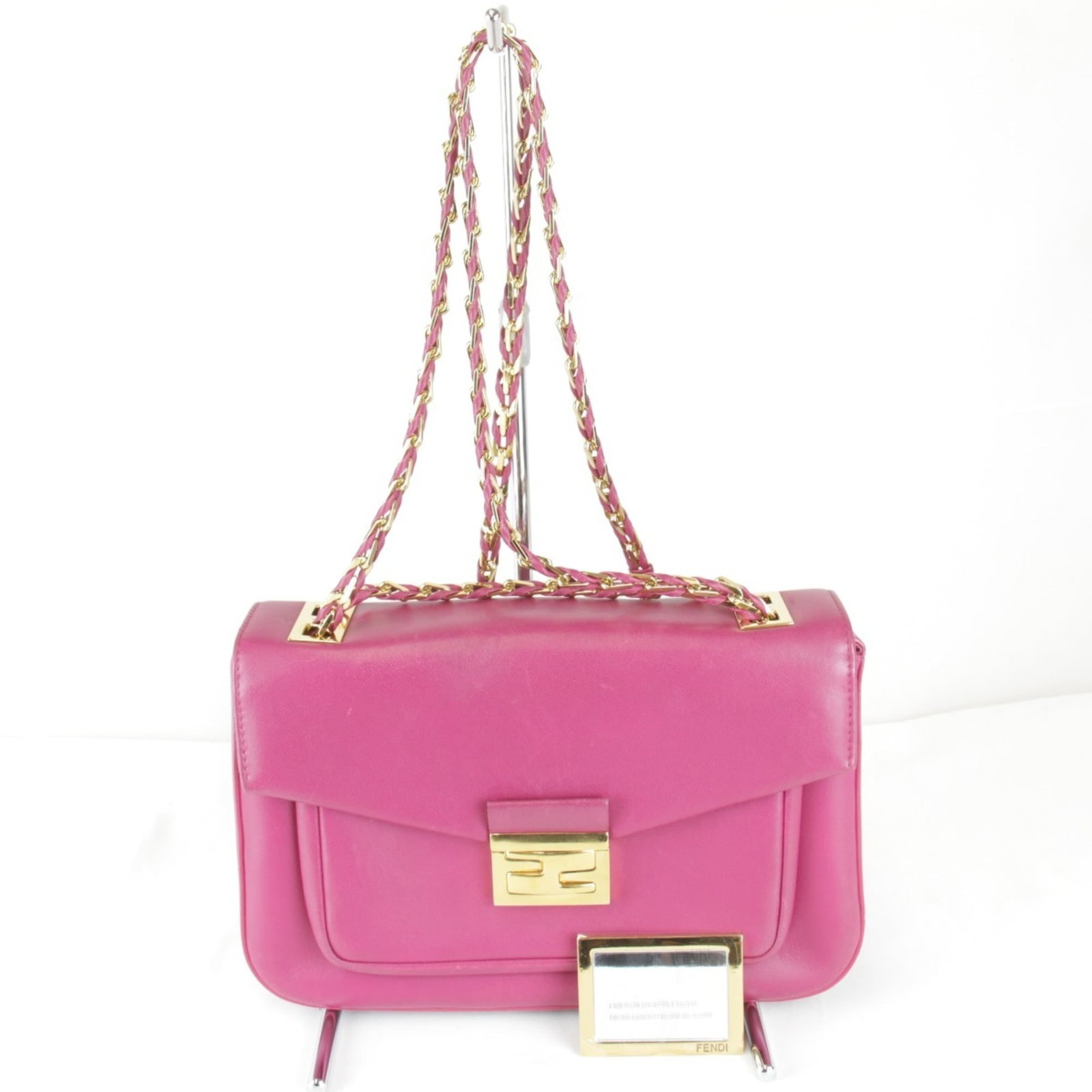 Shoulder Bag Fendi: Shoulder Bag Fendi Pink Fendi shoulder bag with 16cm handle and adjustable strap, measuring 5cm x 25cm x 6cm. This stylish bag features a signature pink hue and weighs approximately 660g. Its compact