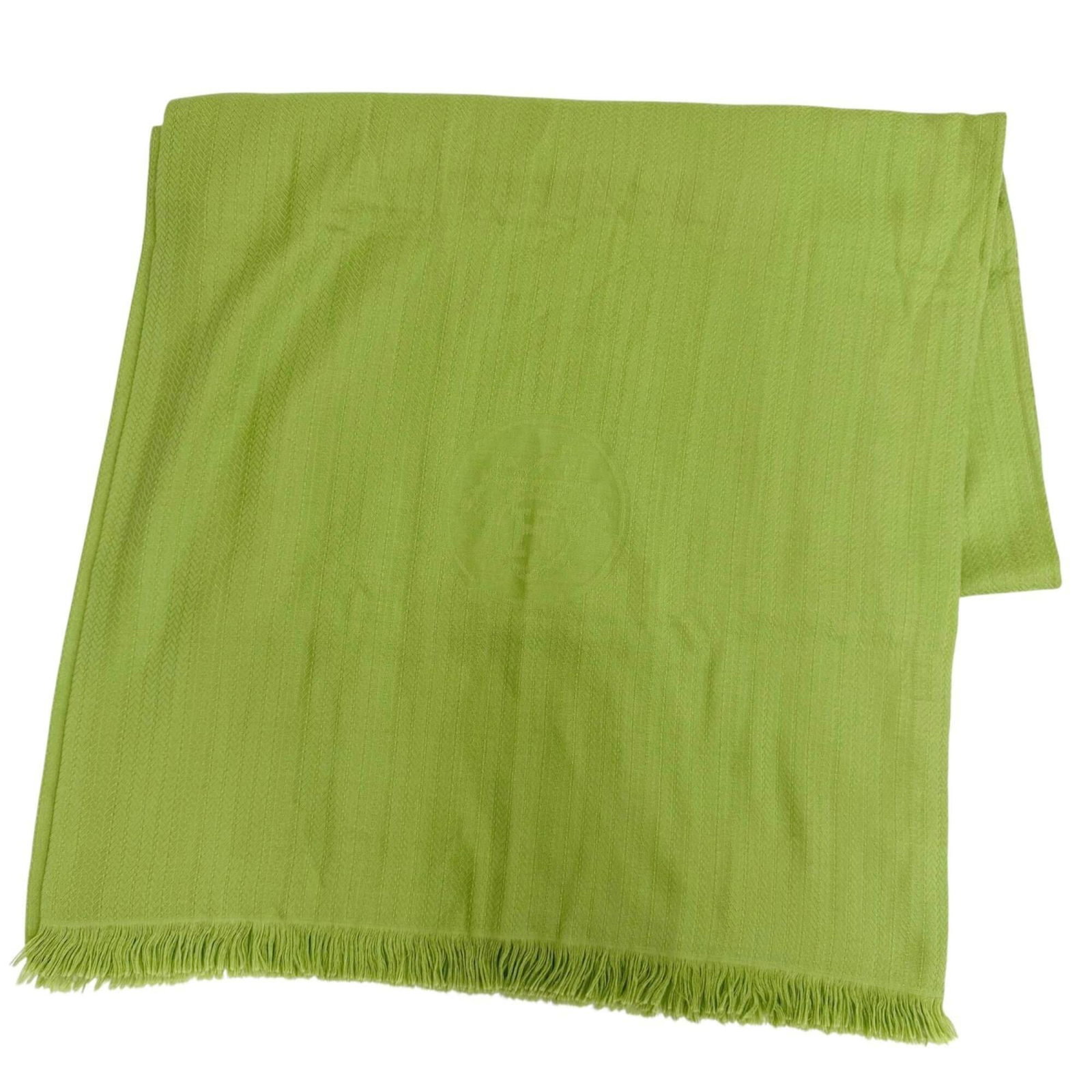 Hermes Silk Stole Cashmere: Hermes Silk Stole Cashmere The Hermes Silk Stole Cashmere boasts an elegant light green hue, expertly woven from luxurious cashmere and silk. Spanning 2.13m x 66cm in size, this exquisite stole is a m