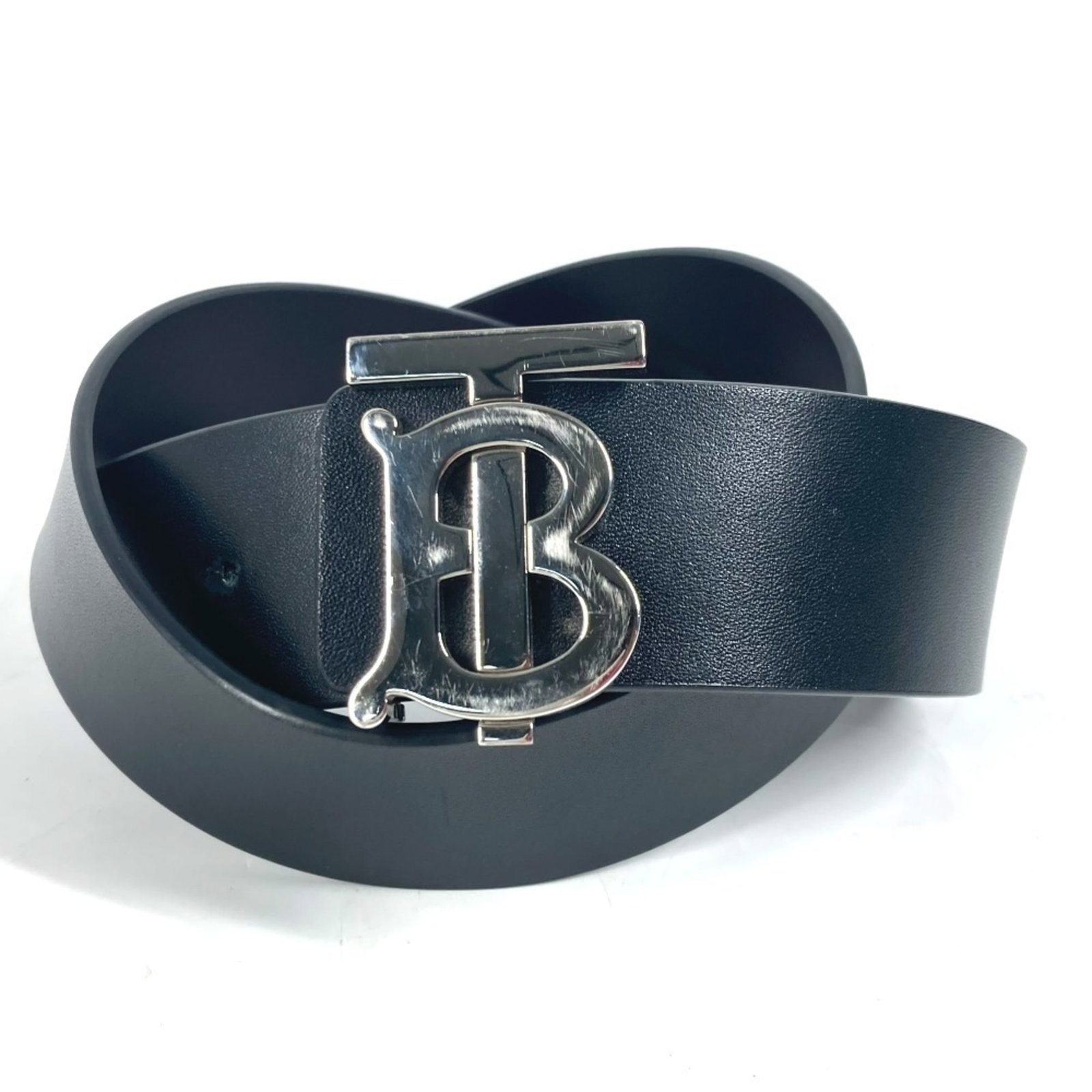 Standard belt from Burberry: Standard belt from Burberry Standard belt from Burberry, crafted from high-quality black leather with a silver buckle. Available in lengths ranging from 31.29'' to 35.23''. Made entirely of leather