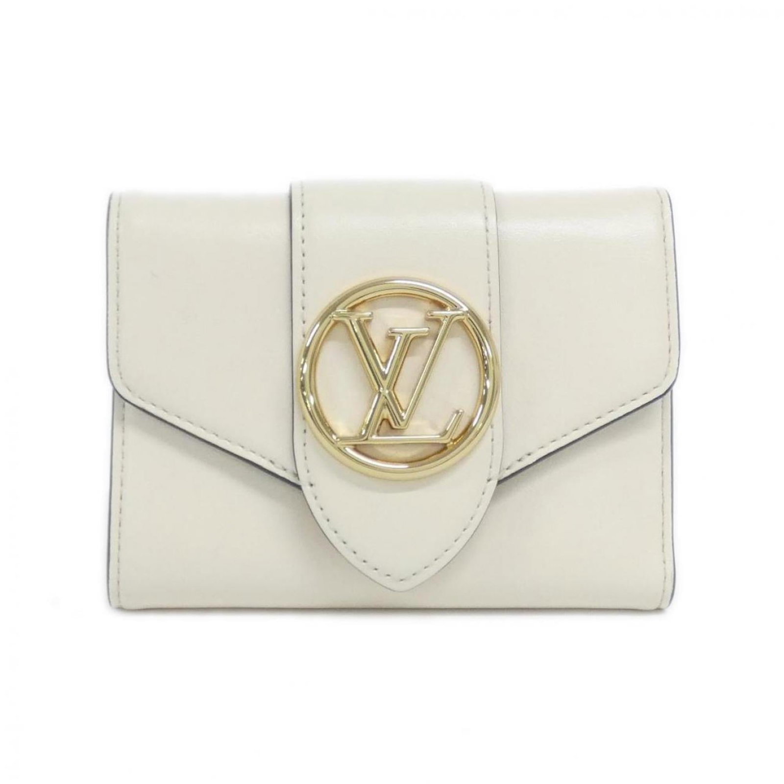 Louis Vuitton Wallet (Bi-Fold) Leather: Louis Vuitton Wallet (Bi-Fold) Leather This Louis Vuitton bi-fold wallet features high-quality calfskin leather, carefully crafted to provide a sleek and sophisticated design. Measuring 9cm x 12cm x 3